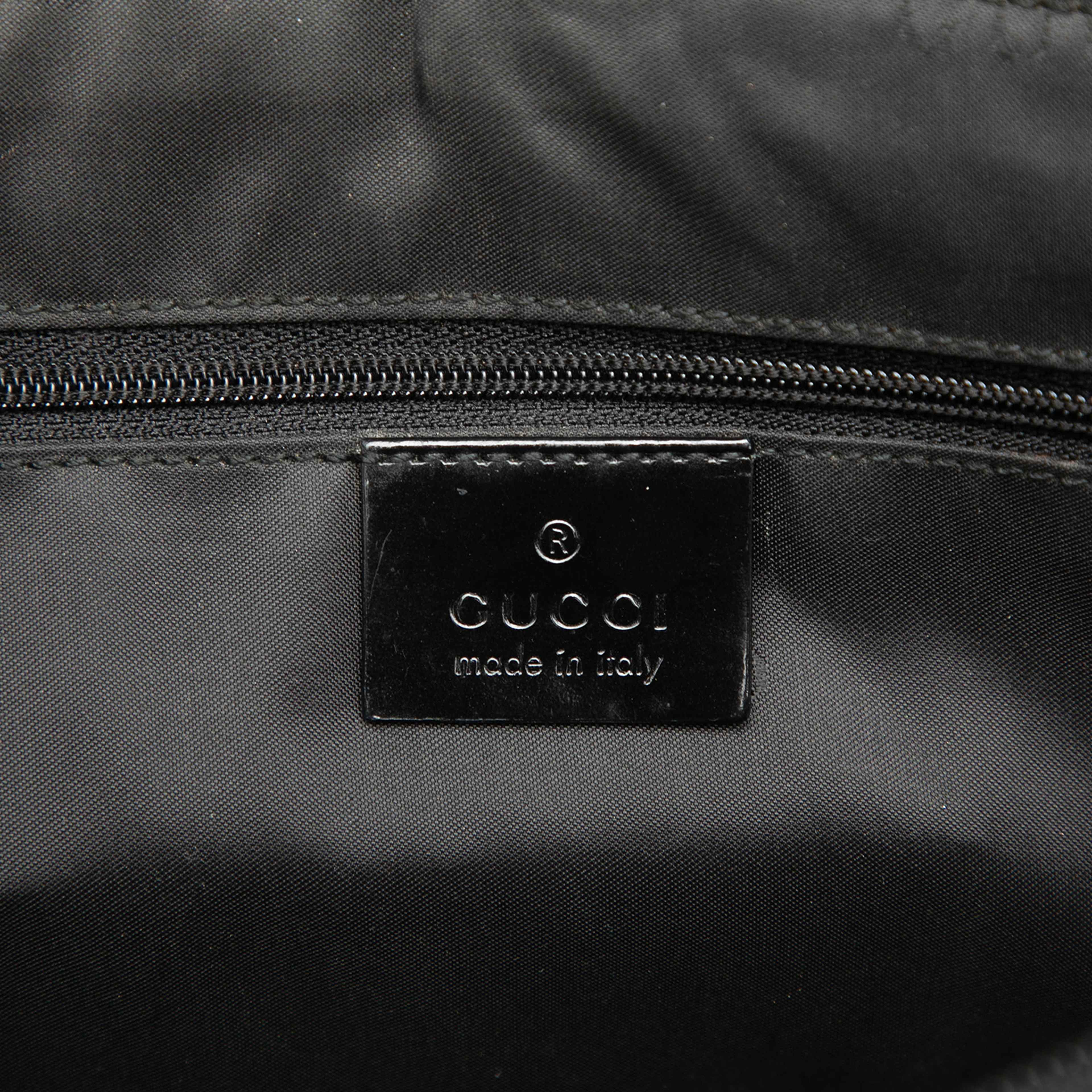 Gucci Patent Shoulder Bag, från Luxclusif, i färgen svart. Klicka för att öppna bilden i stort format