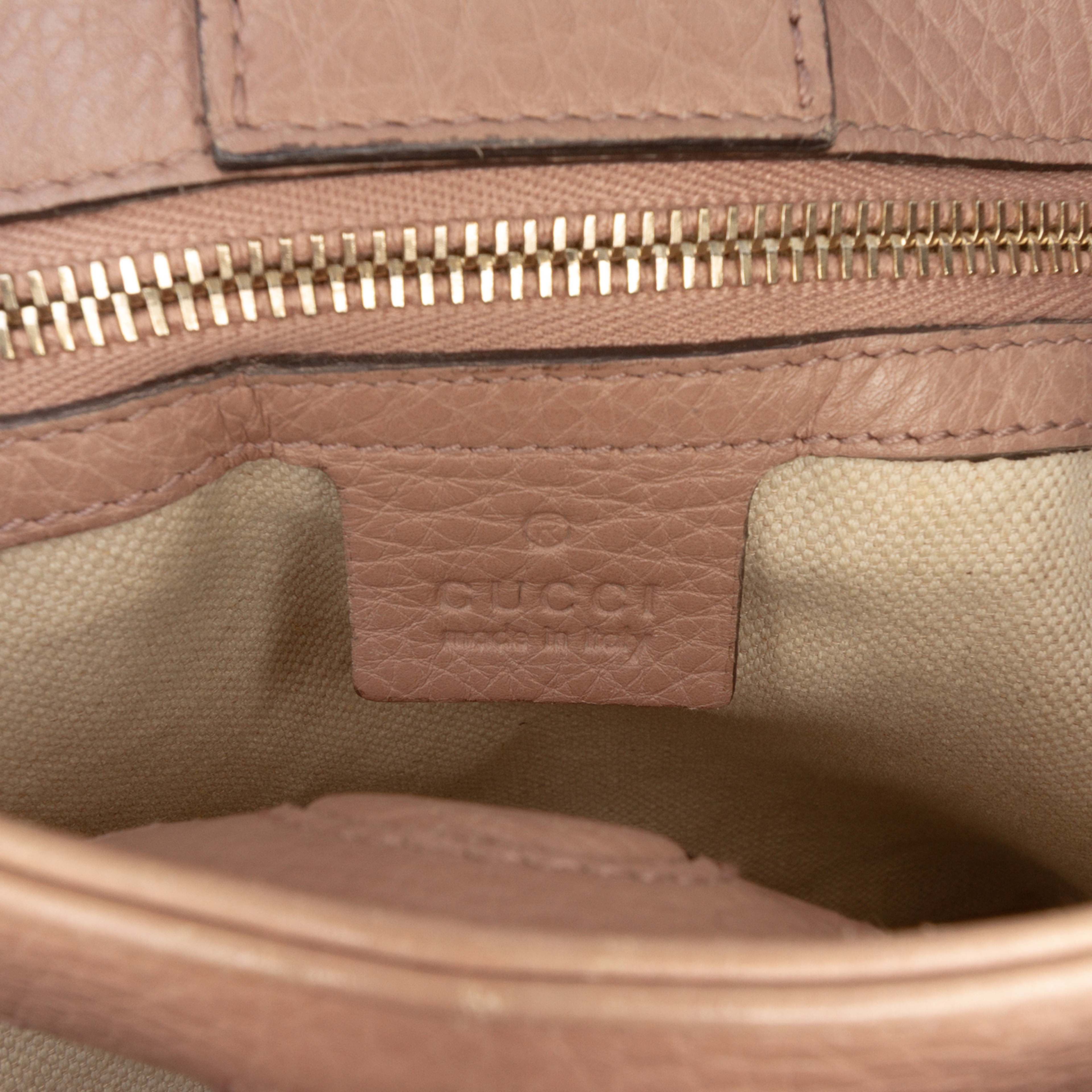 Gucci Small Calfskin Bamboo Shopper Satchel, från Luxclusif, i färgen nude. Klicka för att öppna bilden i stort format
