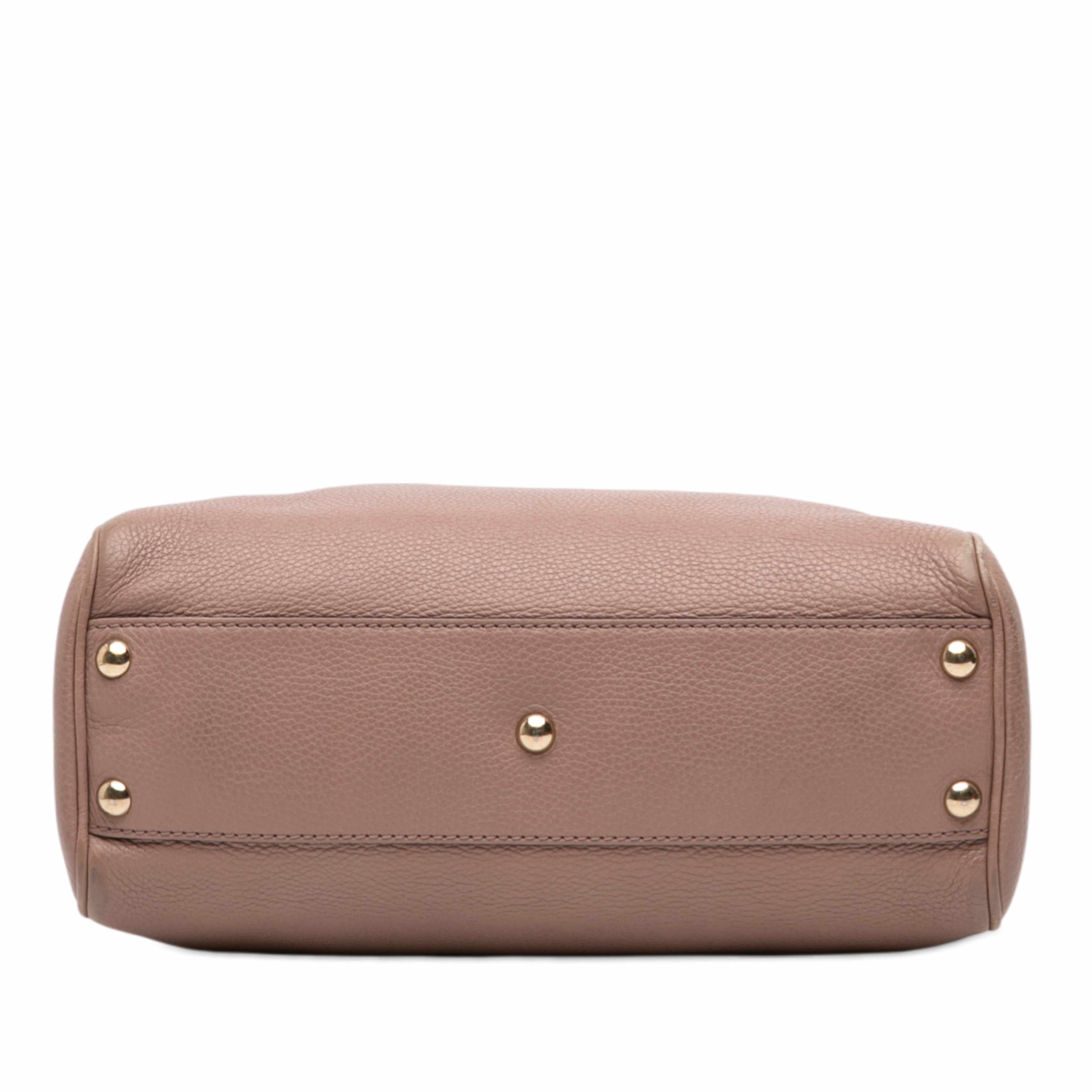 Gucci Small Calfskin Bamboo Shopper Satchel, från Luxclusif, i färgen nude. Klicka för att öppna bilden i stort format