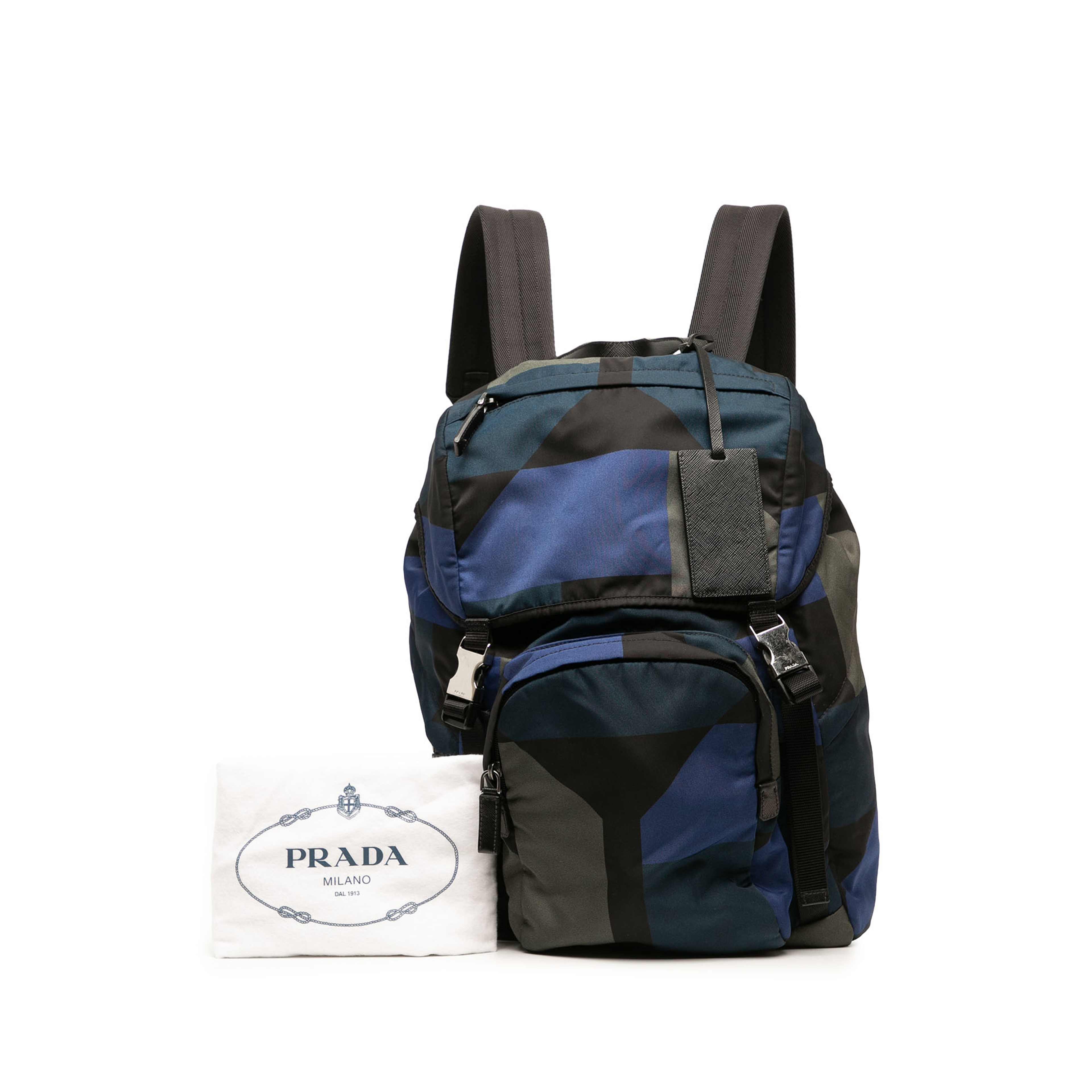 Prada Tessuto Geometric Backpack, från Luxclusif, i färgen svart. Klicka för att öppna bilden i stort format