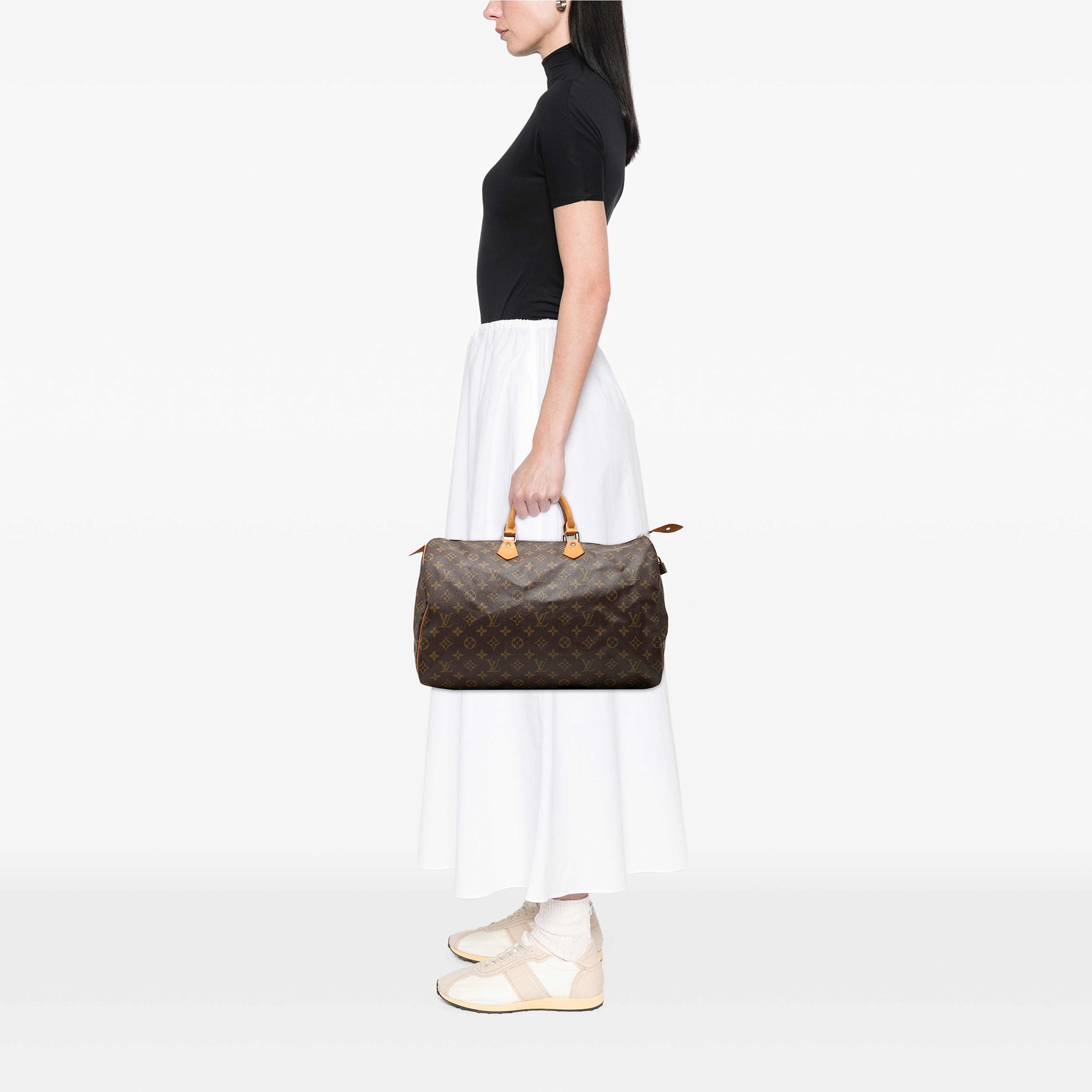 Louis Vuitton Monogram Speedy 40, från Luxclusif, i färgen brun. Klicka för att öppna bilden i stort format