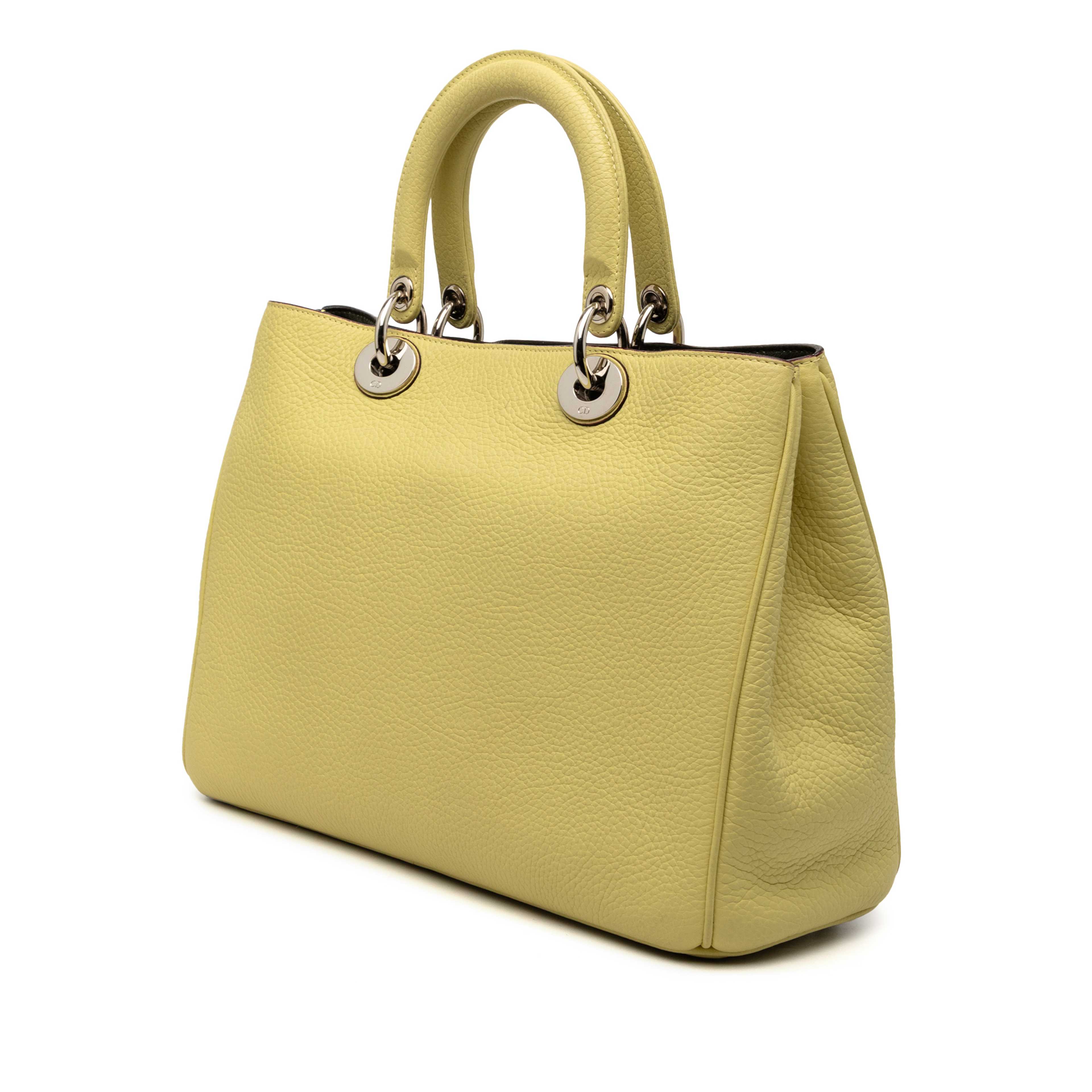 Dior Medium Leather Diorissimo Satchel, från Luxclusif, i färgen light yellow. Klicka för att öppna bilden i stort format