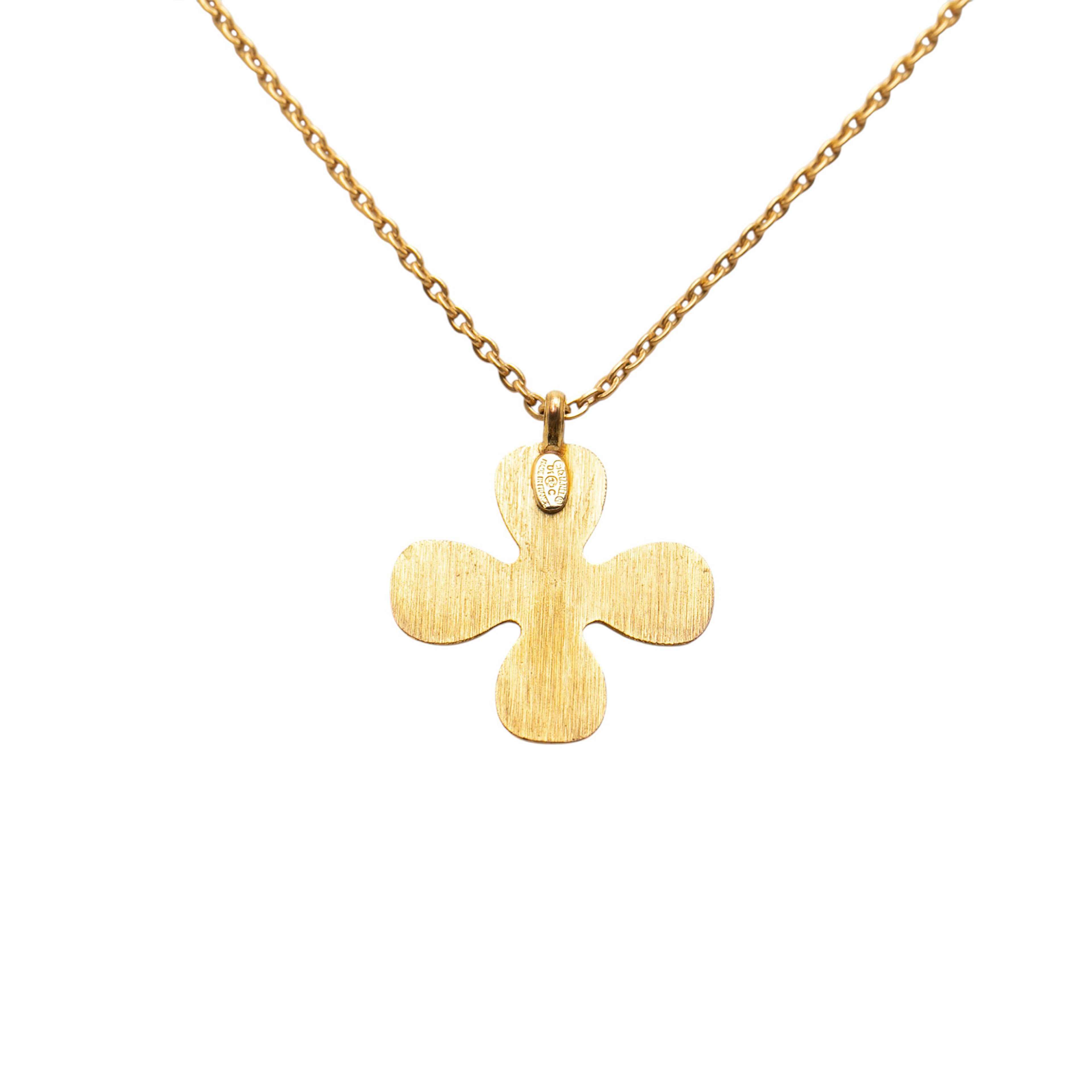 Chanel Gold Plated Cc Crystal Clover Pendant Necklace, från Luxclusif, i färgen gold. Klicka för att öppna bilden i stort format