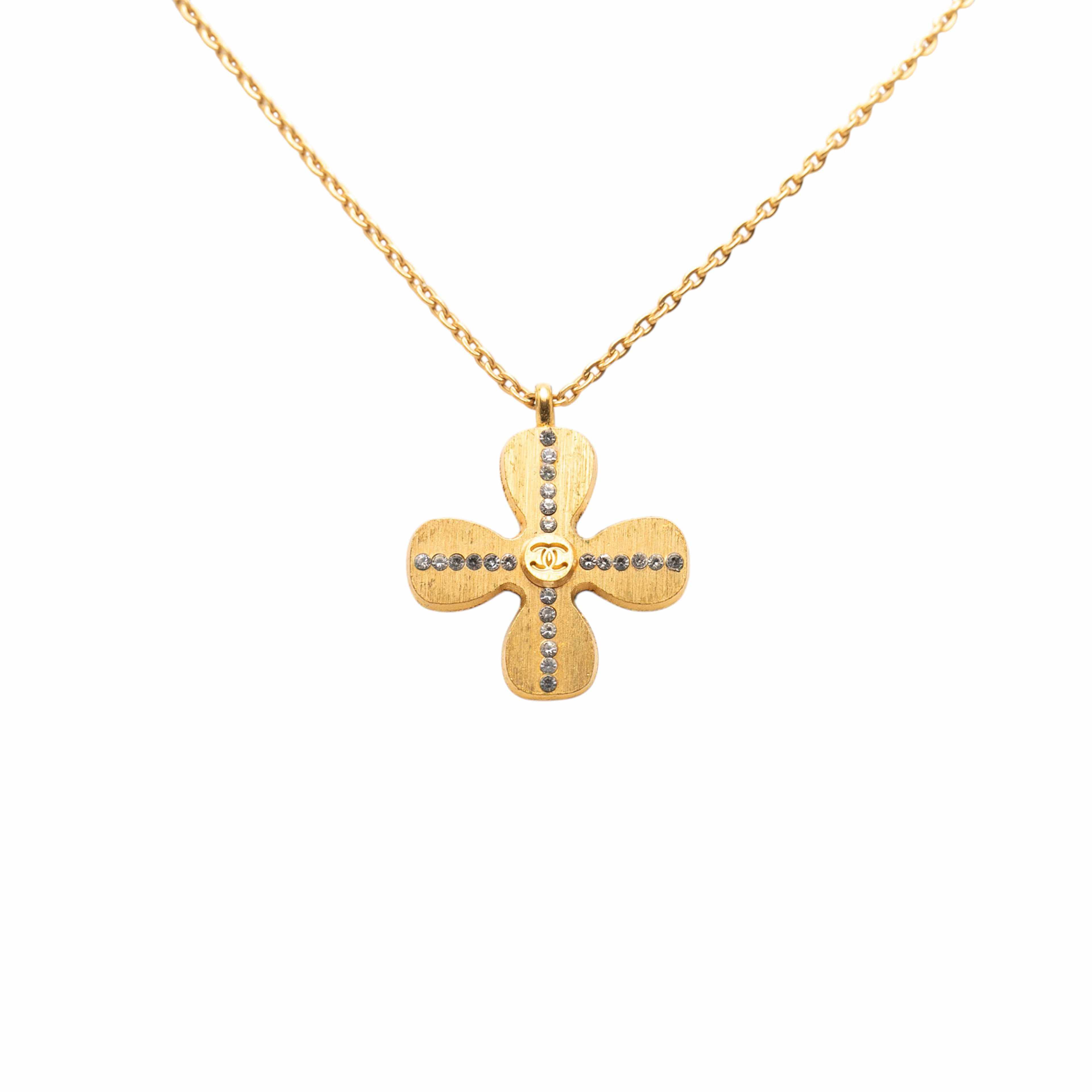 Chanel Gold Plated Cc Crystal Clover Pendant Necklace, från Luxclusif, i färgen gold. Klicka för att öppna bilden i stort format