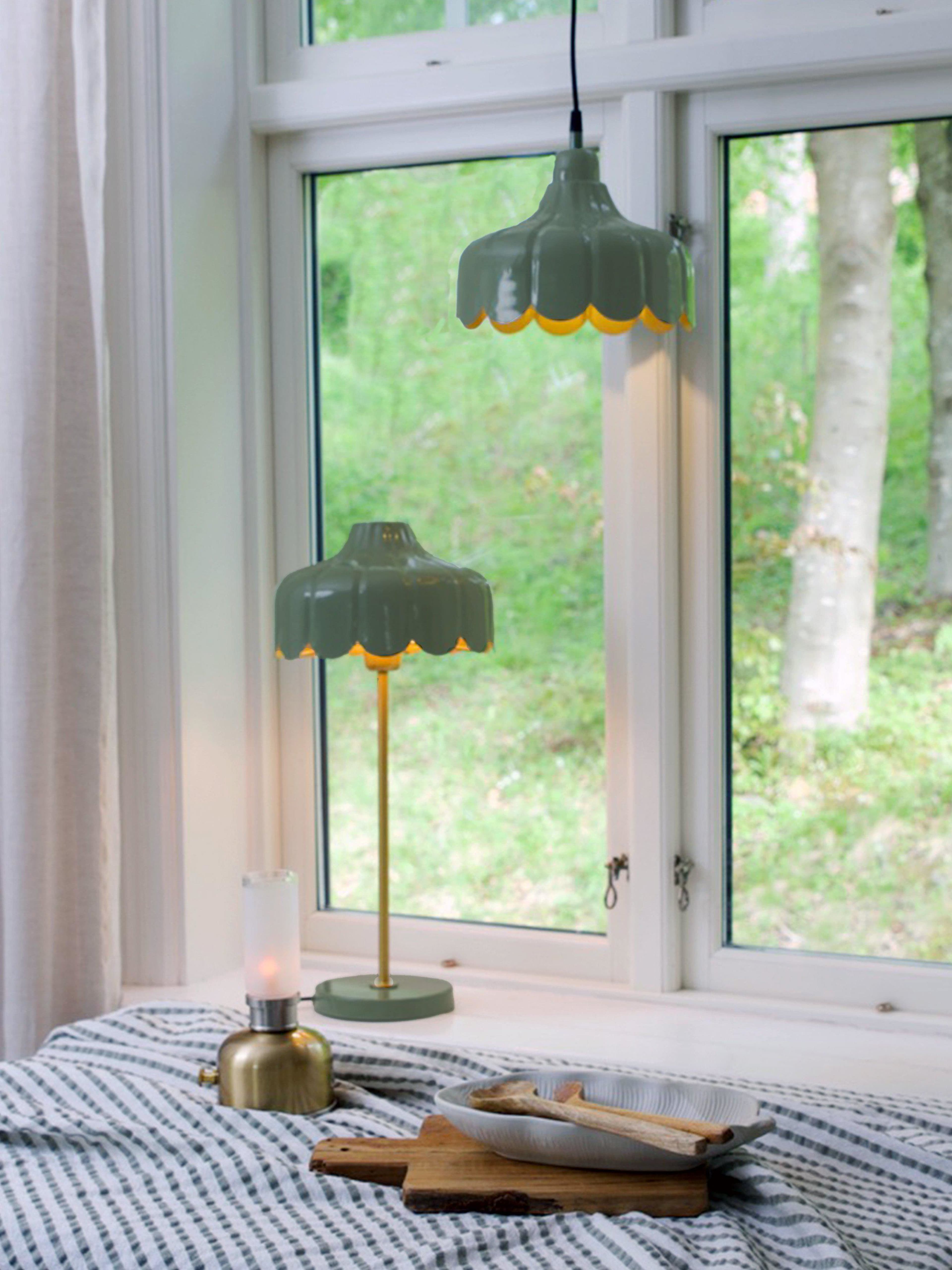 Wells Bordslampa, från PR Home, i färgen green.