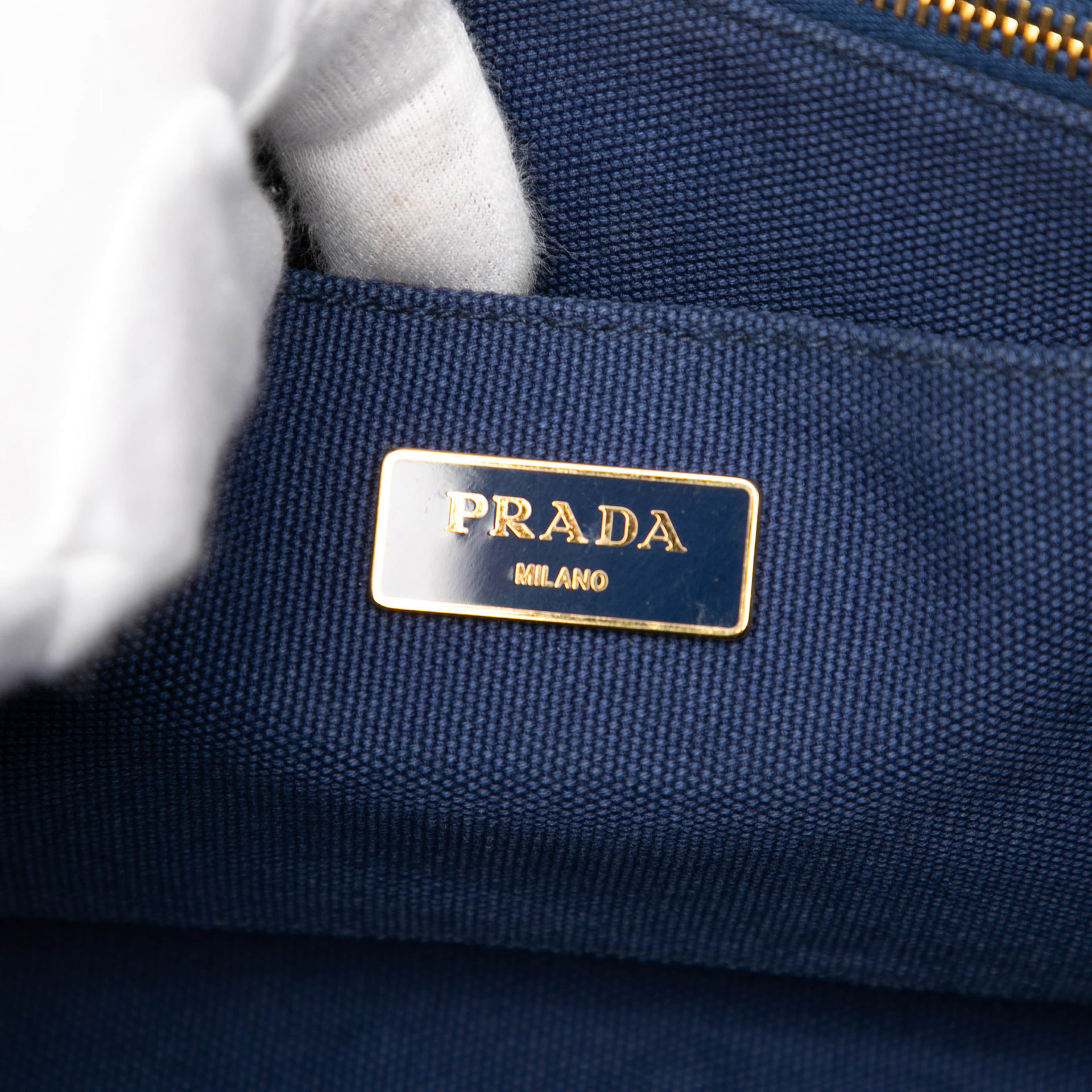 Prada Canvas Canapa Logo Tote, från Luxclusif, i färgen dark blue. Klicka för att öppna bilden i stort format