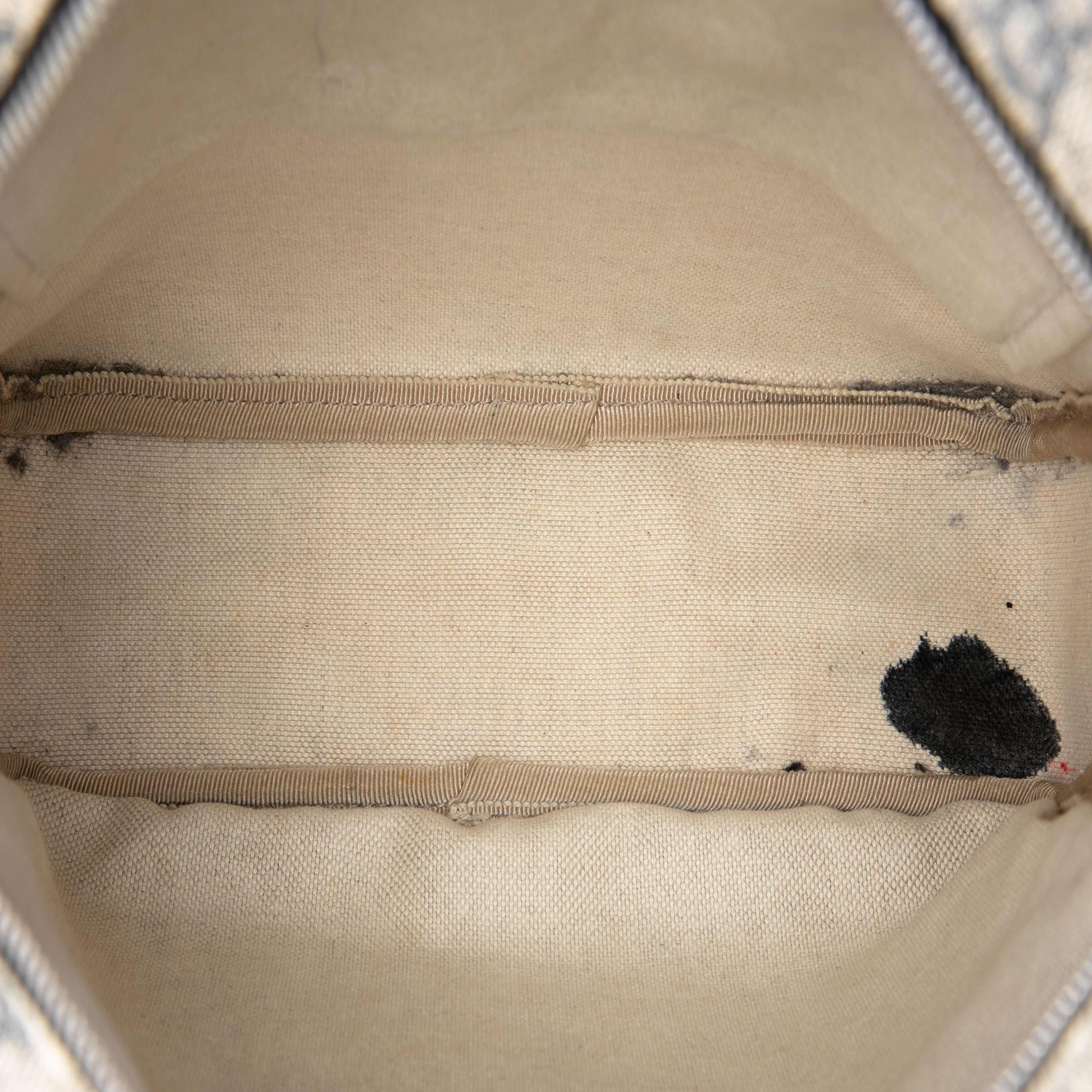 Gucci Gg Supreme Crossbody, från Luxclusif, i färgen beige. Klicka för att öppna bilden i stort format