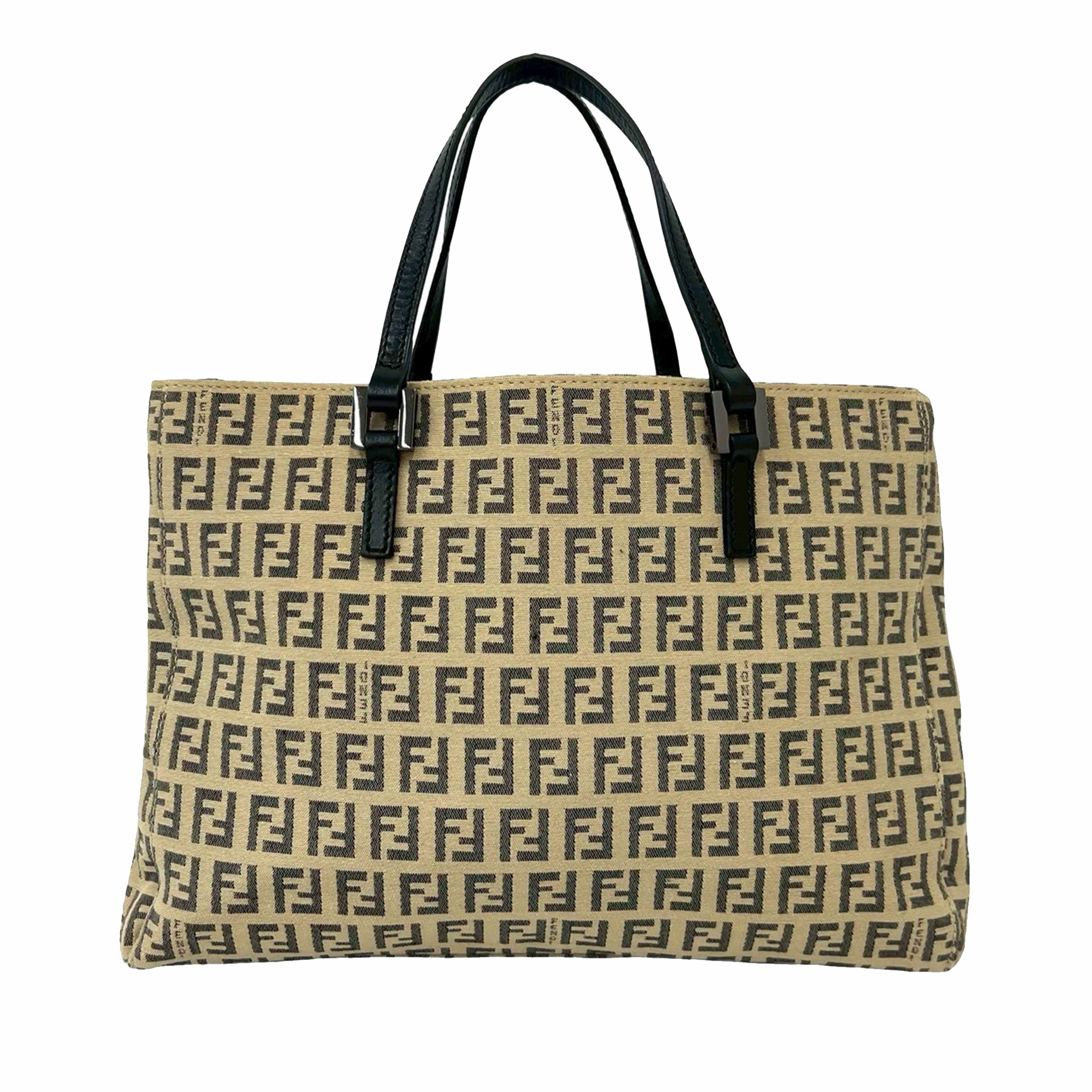 Fendi Zucchino Canvas Tote, från Luxclusif, i färgen beige. Klicka för att öppna bilden i stort format