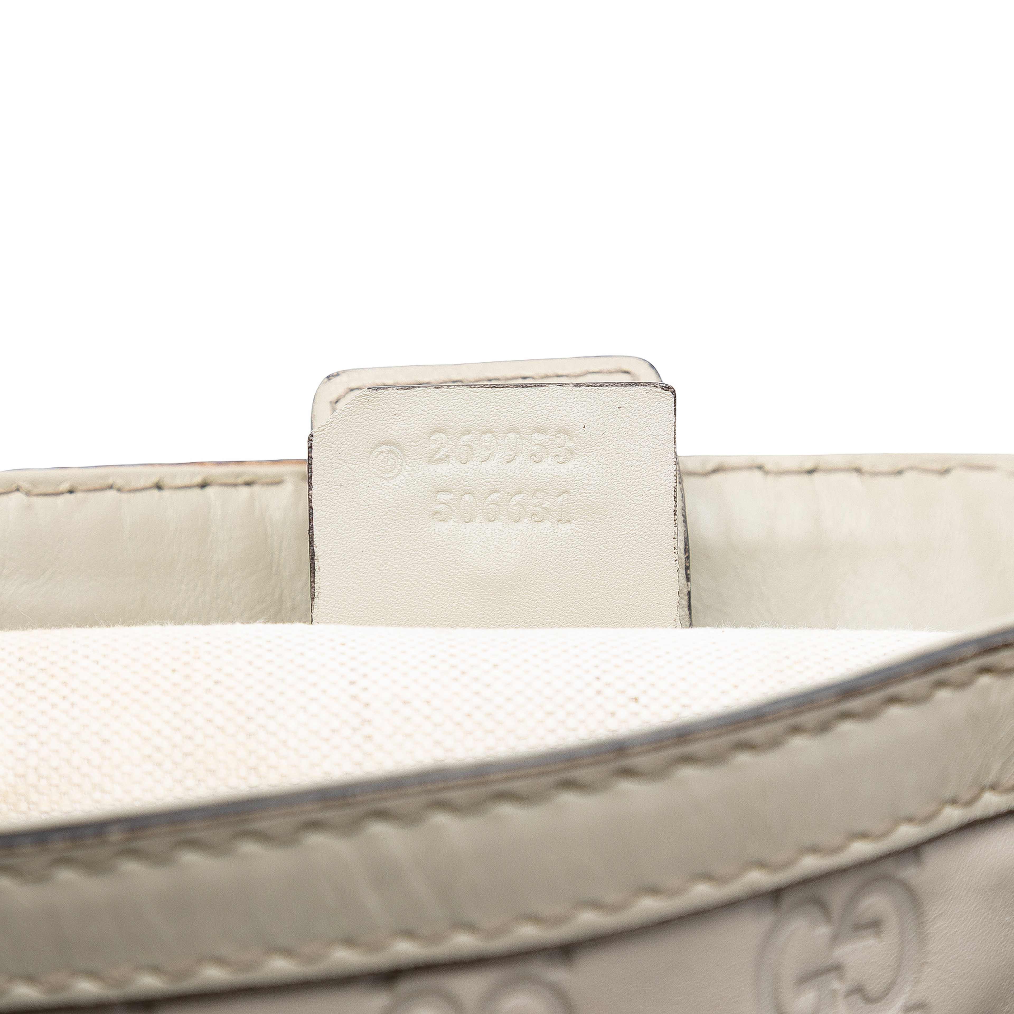 Gucci Guccissima Scarlett Tote, från Luxclusif, i färgen white. Klicka för att öppna bilden i stort format