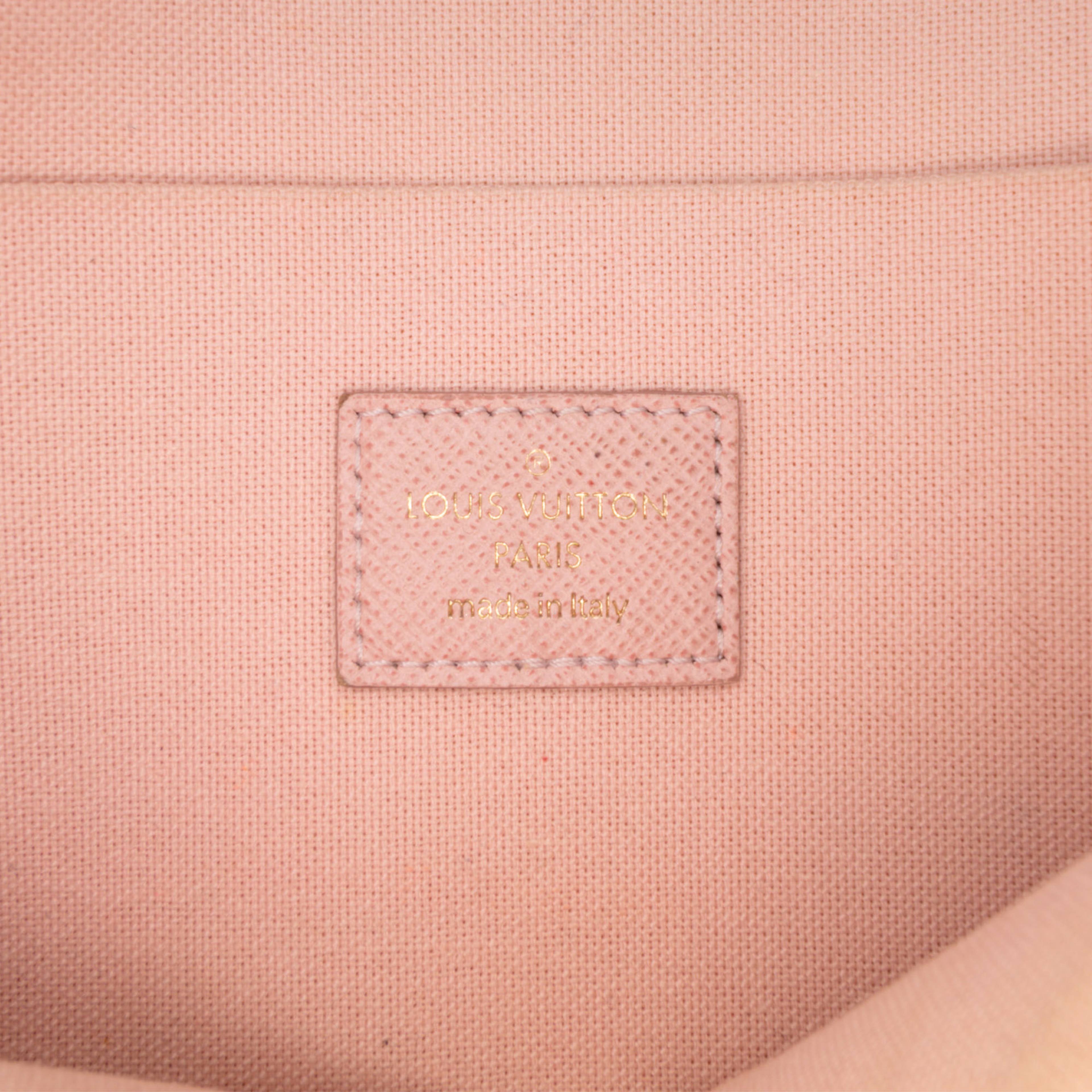 Louis Vuitton Damier Azur Pochette Felicie, från Luxclusif, i färgen white. Klicka för att öppna bilden i stort format