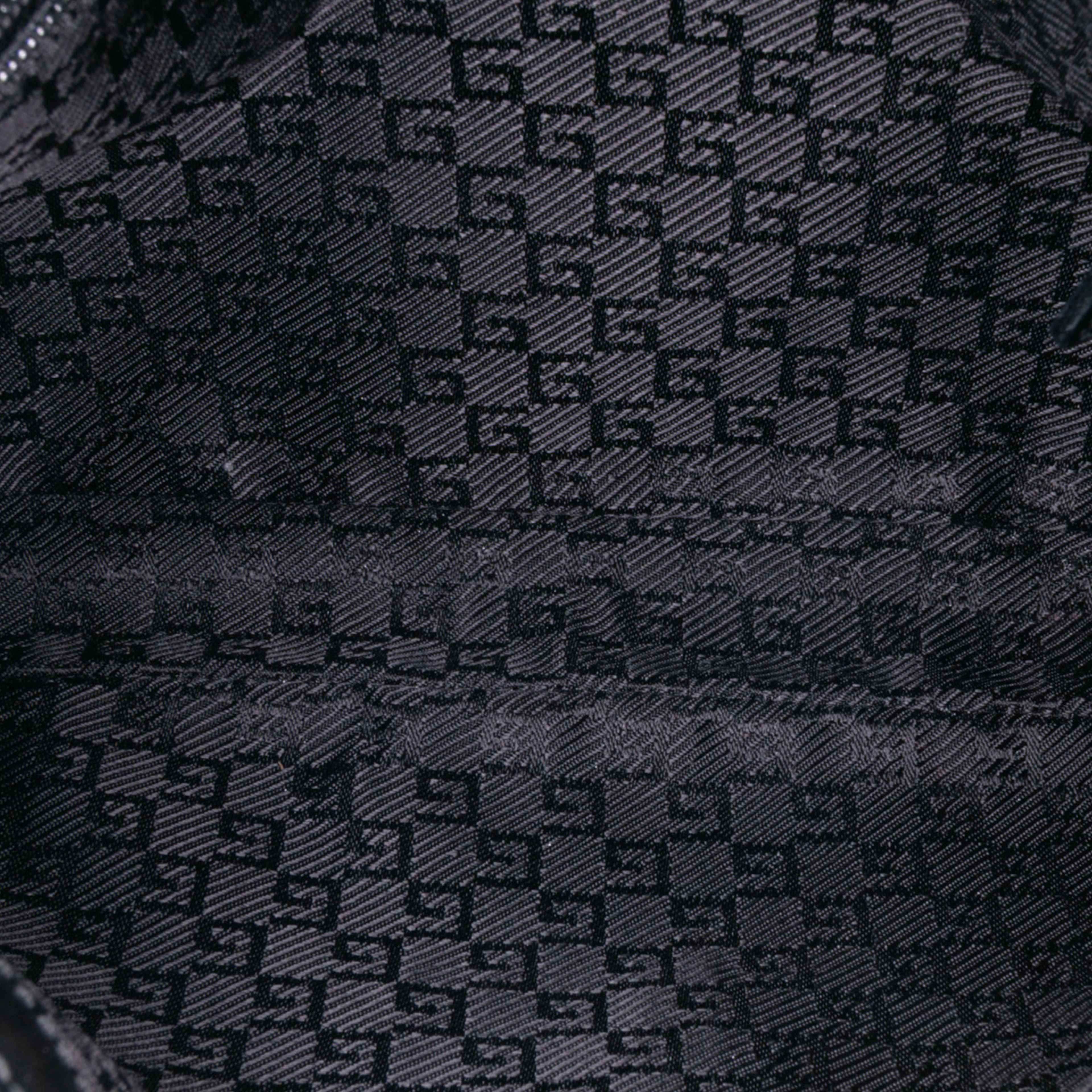 Gucci Patent Leather Shoulder Bag, från Luxclusif, i färgen black. Klicka för att öppna bilden i stort format