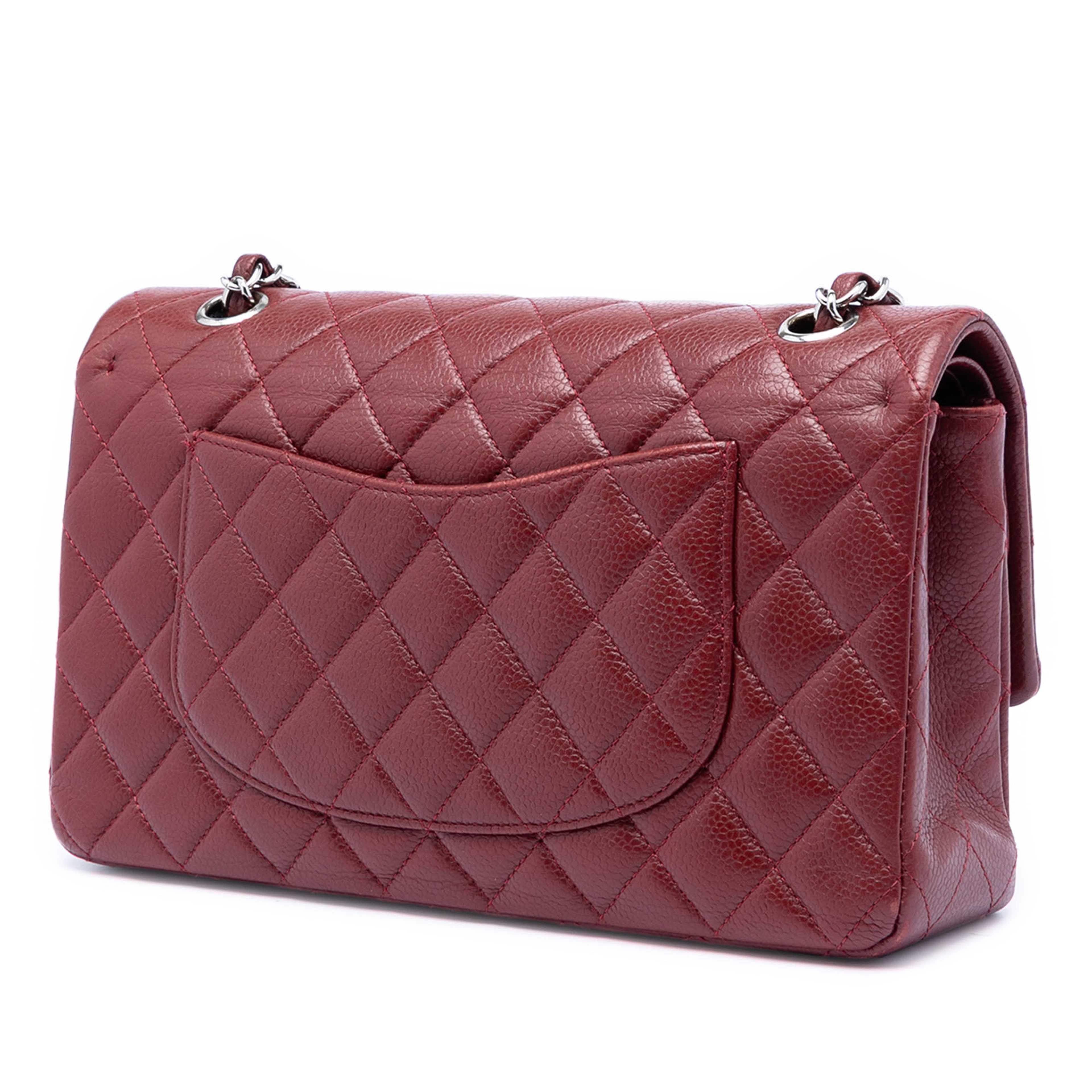 Chanel Medium Classic Caviar Double Flap, från Luxclusif, i färgen dark red. Klicka för att öppna bilden i stort format