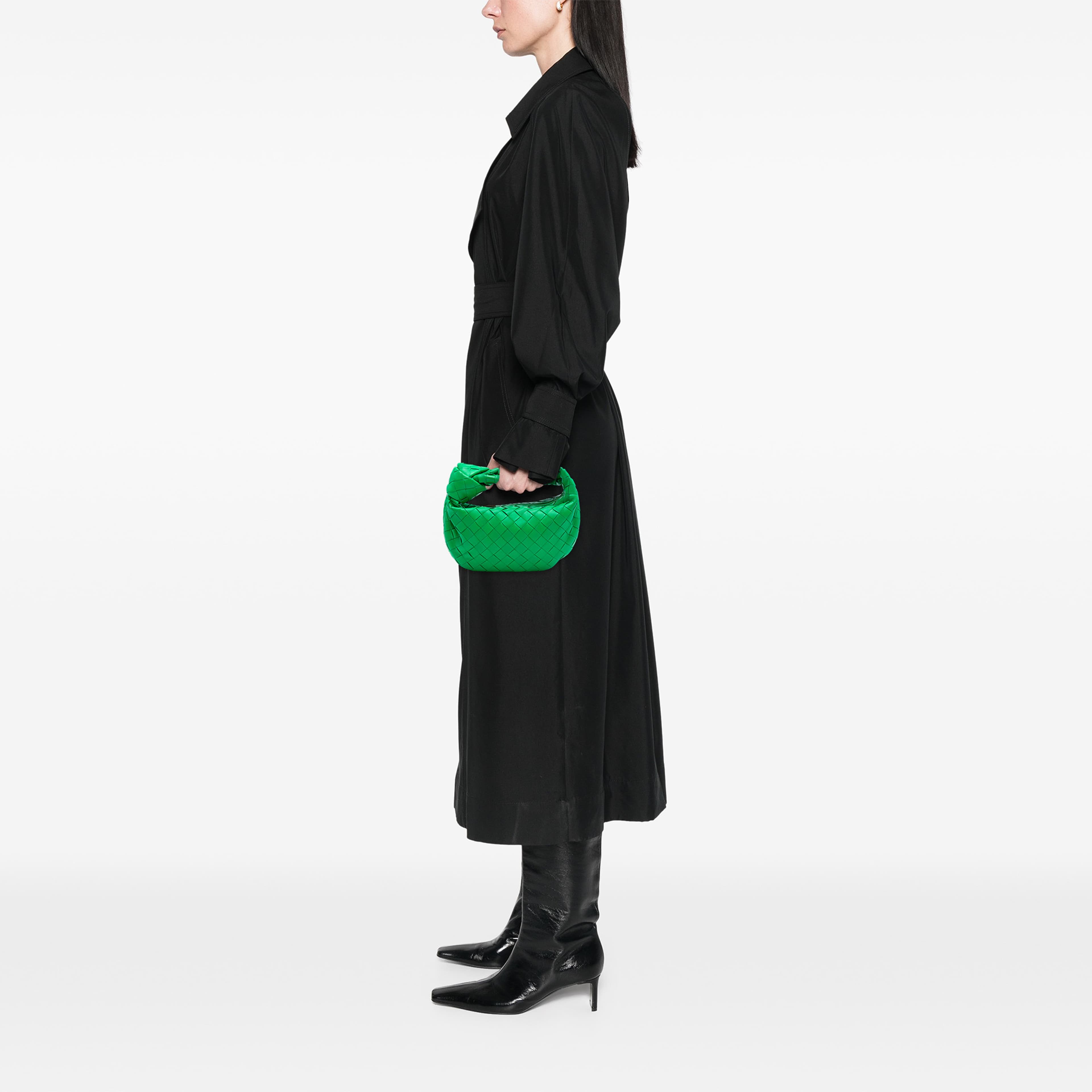 Bottega Veneta Mini Nappa Intrecciato Jodie, från Luxclusif, i färgen grön. Klicka för att öppna bilden i stort format