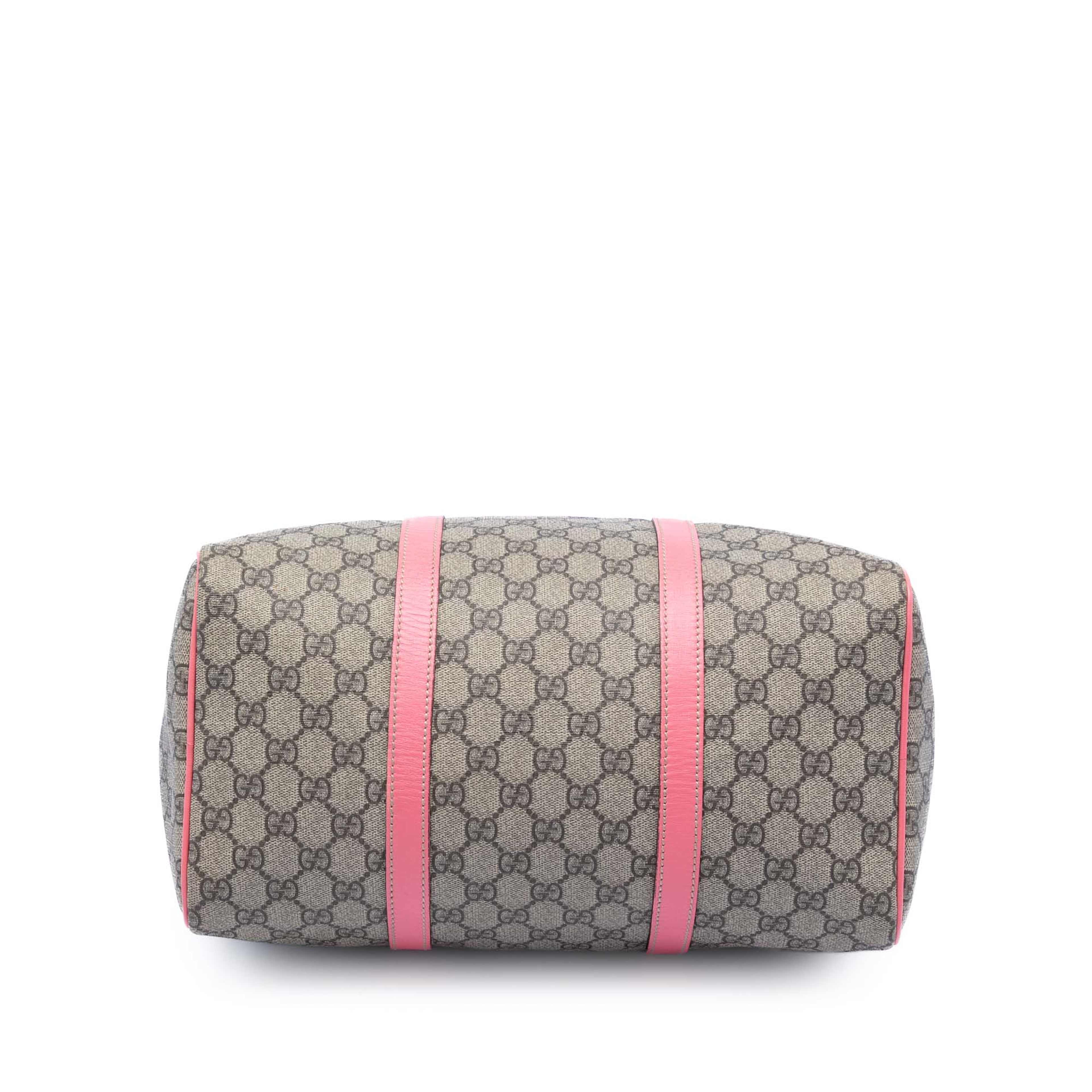 Gucci Medium Gg Supreme Joy Boston Bag, från Luxclusif, i färgen beige. Klicka för att öppna bilden i stort format