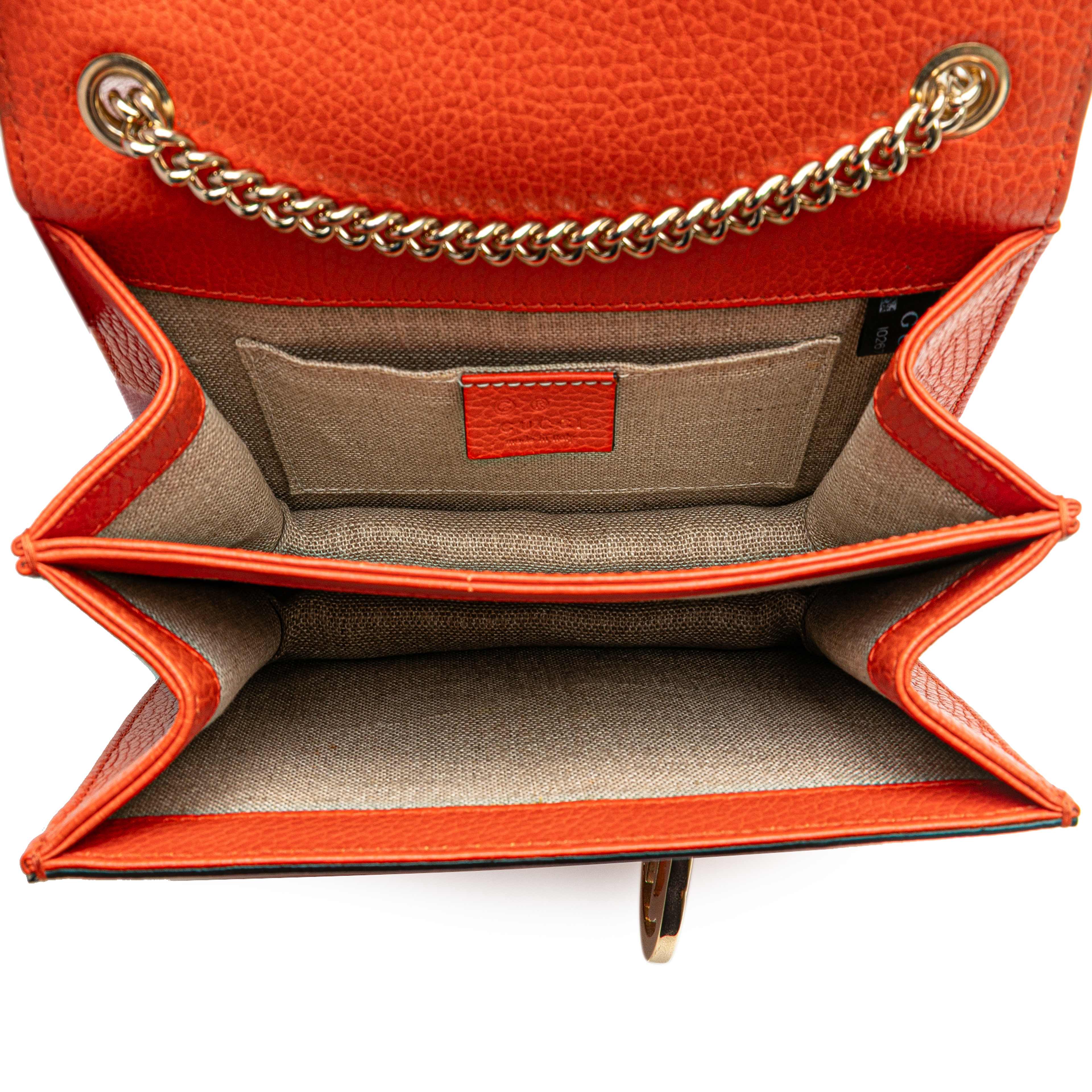 Gucci Small Dollar Calfskin Interlocking G Crossbody, från Luxclusif, i färgen orange. Klicka för att öppna bilden i stort format