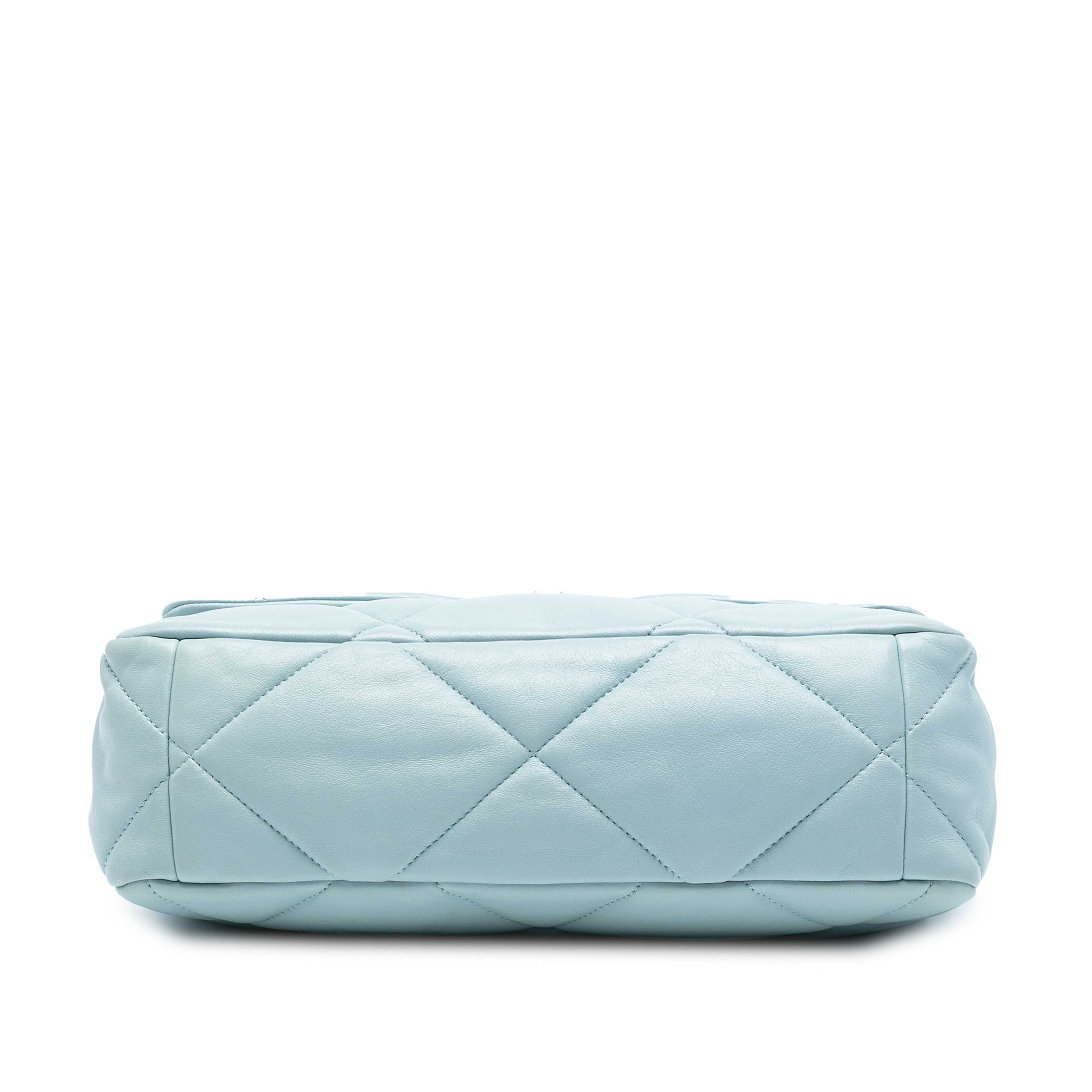 Chanel Large Lambskin 19 Flap, från Luxclusif, i färgen light blue. Klicka för att öppna bilden i stort format