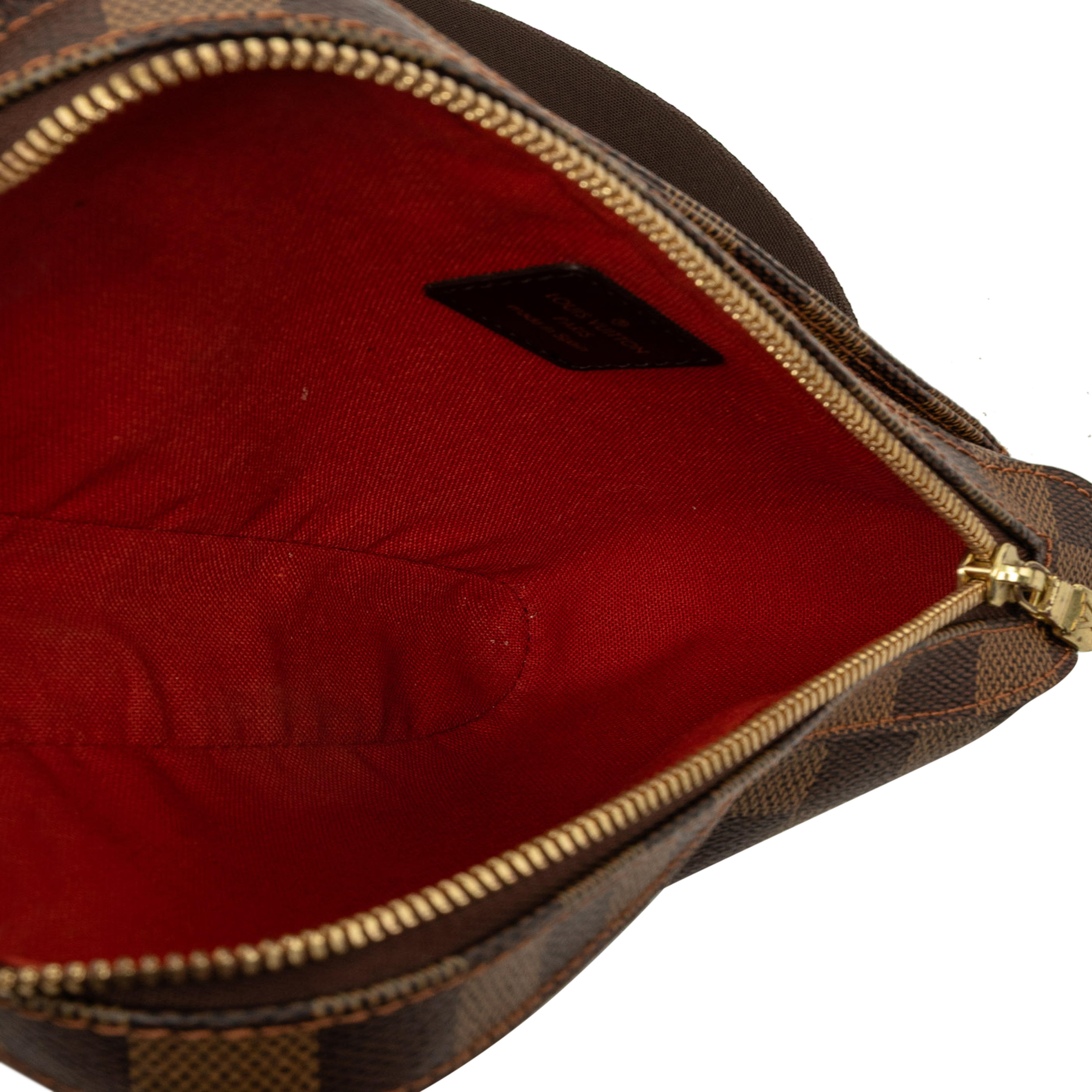 Louis Vuitton Damier Ebene Geronimos, från Luxclusif, i färgen brun. Klicka för att öppna bilden i stort format