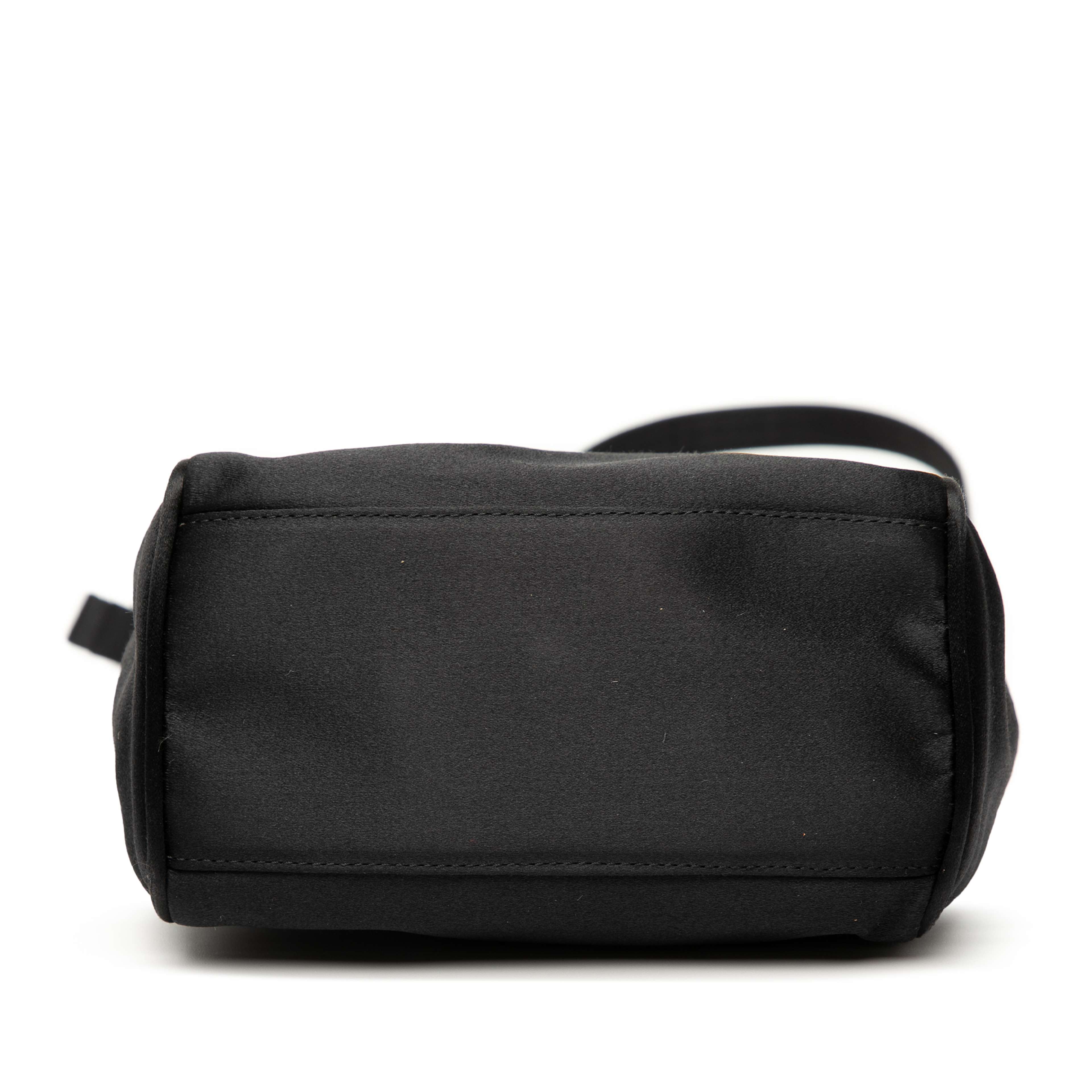 Prada Raso Logo Crossbody, från Luxclusif, i färgen black. Klicka för att öppna bilden i stort format