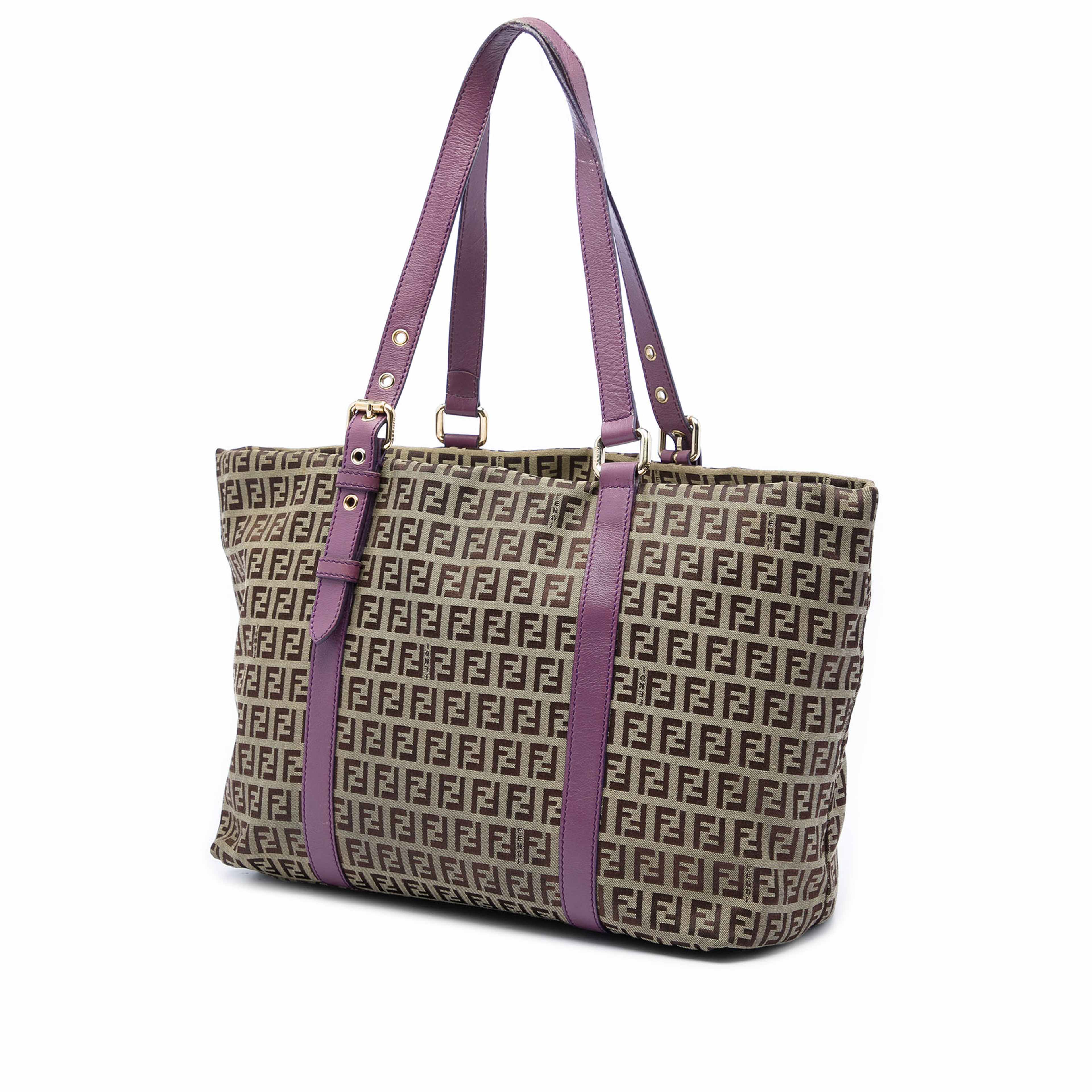 Fendi Zucchino Canvas Superstar Tote, från Luxclusif, i färgen beige. Klicka för att öppna bilden i stort format