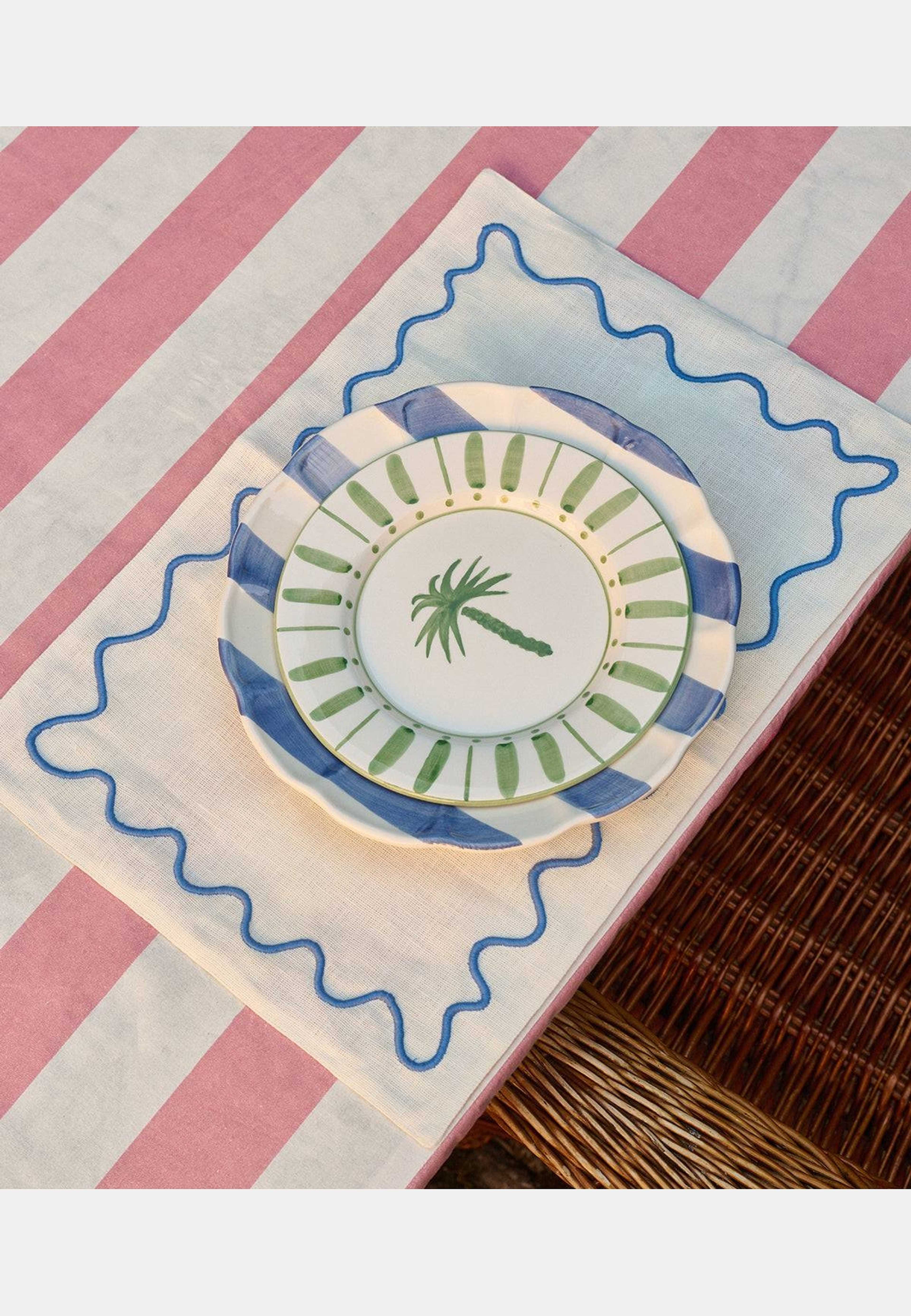 Cannes Assiett - 22 Cm, från Pick A Poppy, i färgen green. Klicka för att öppna bilden i stort format