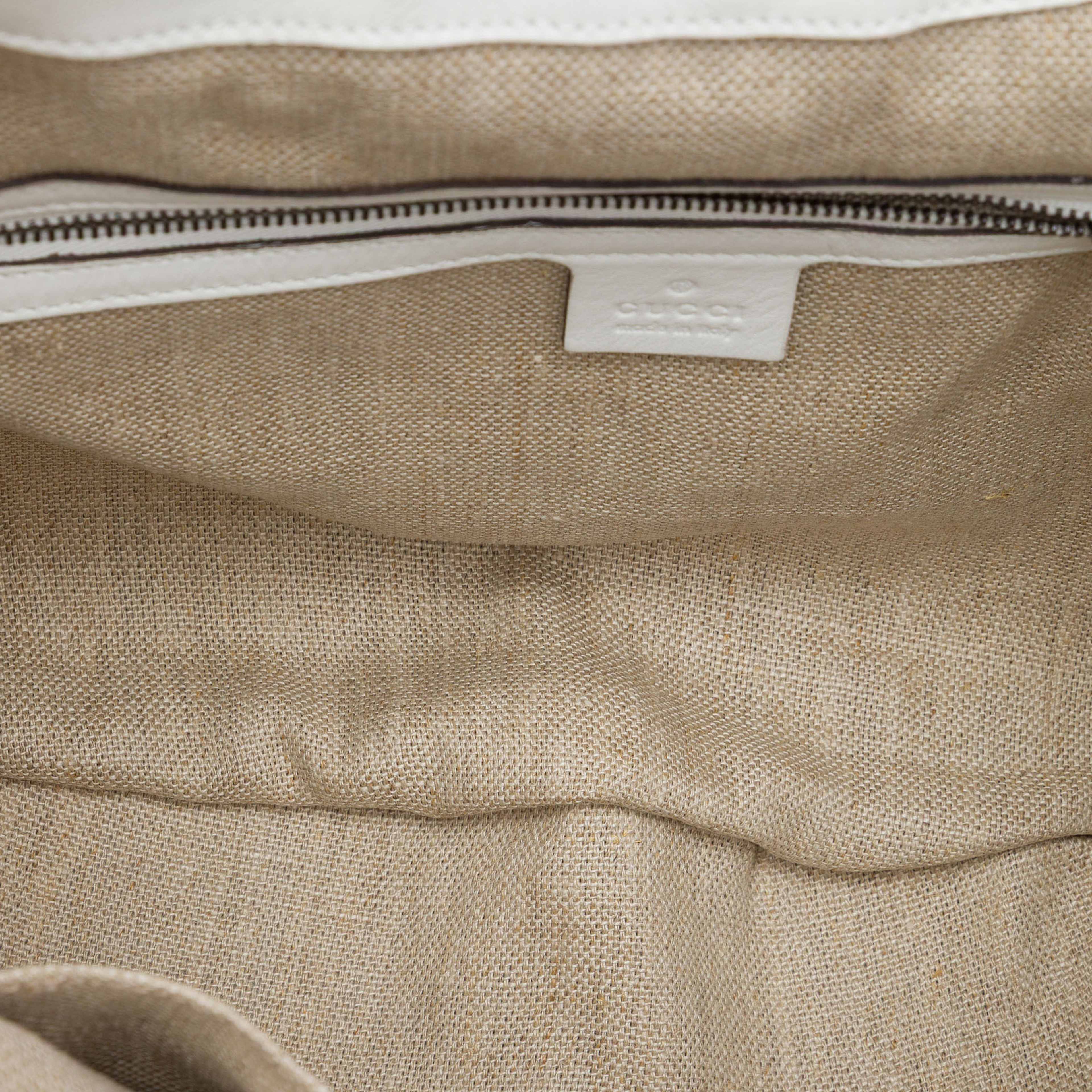 Gucci Medium Leather 1970 Hobo, från Luxclusif, i färgen vit. Klicka för att öppna bilden i stort format