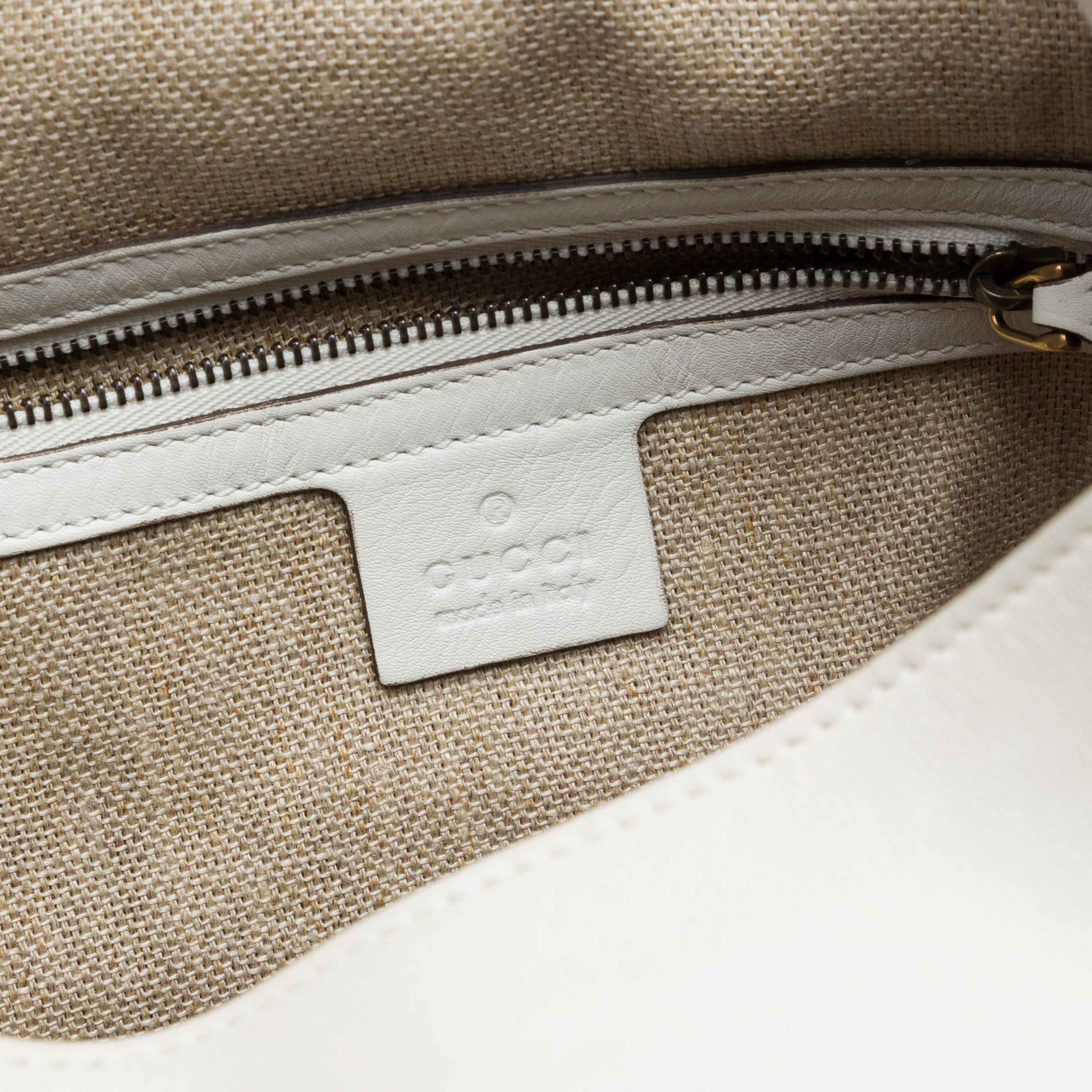 Gucci Medium Leather 1970 Hobo, från Luxclusif, i färgen vit. Klicka för att öppna bilden i stort format