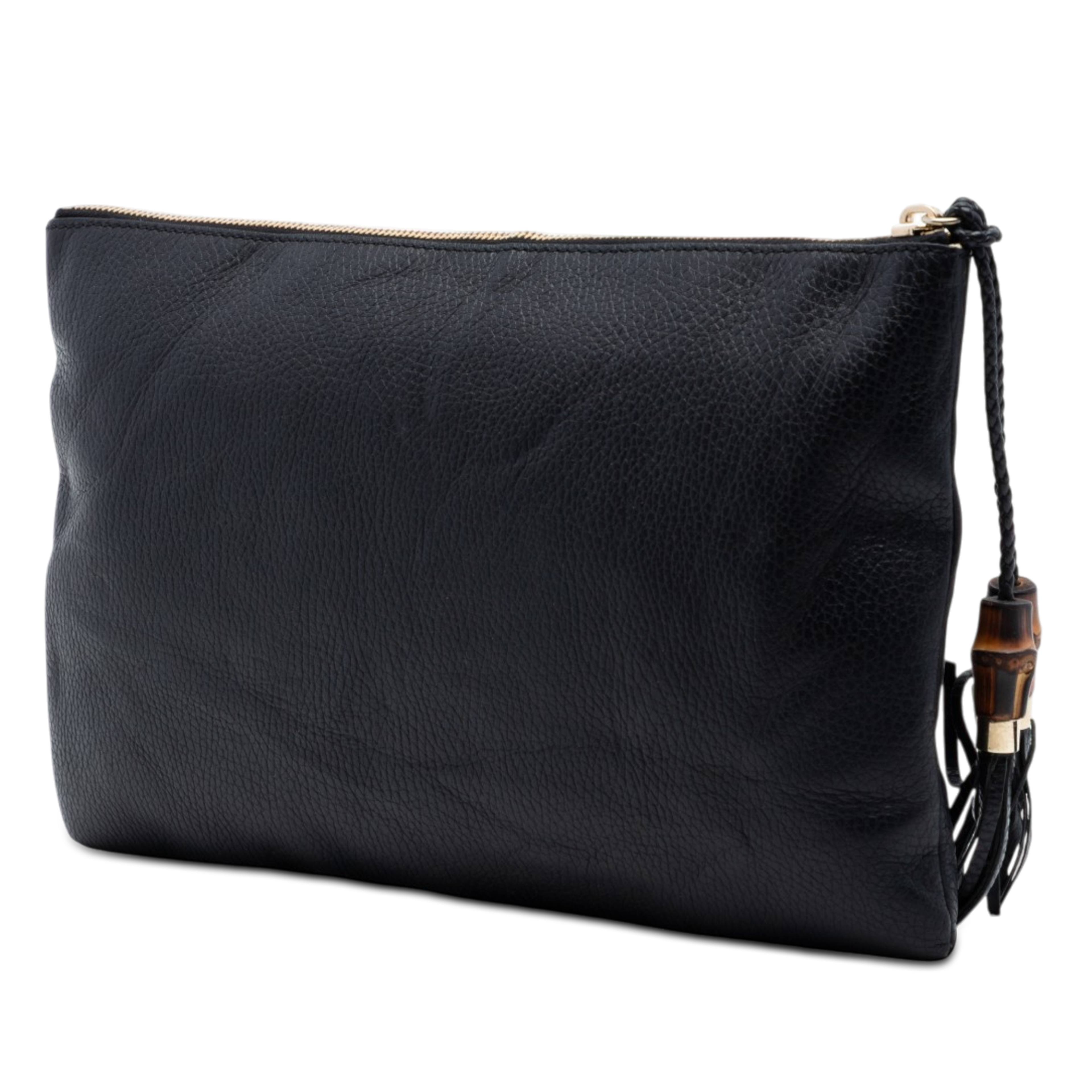 Gucci Calfskin Bamboo Tassel Clutch, från Luxclusif, i färgen black. Klicka för att öppna bilden i stort format