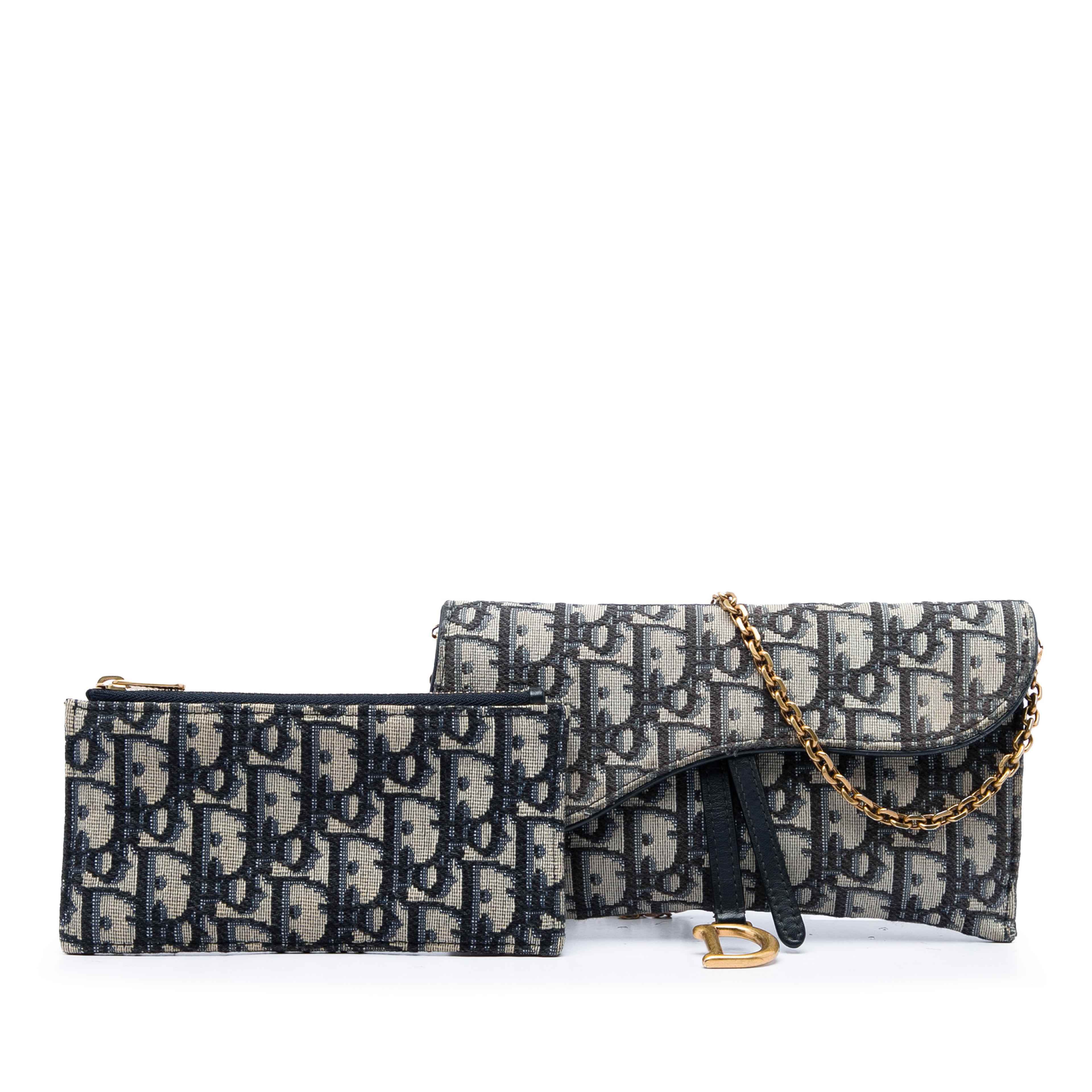 Dior Oblique Canvas Saddle Wallet On Chain, från Luxclusif, i färgen blå. Klicka för att öppna bilden i stort format