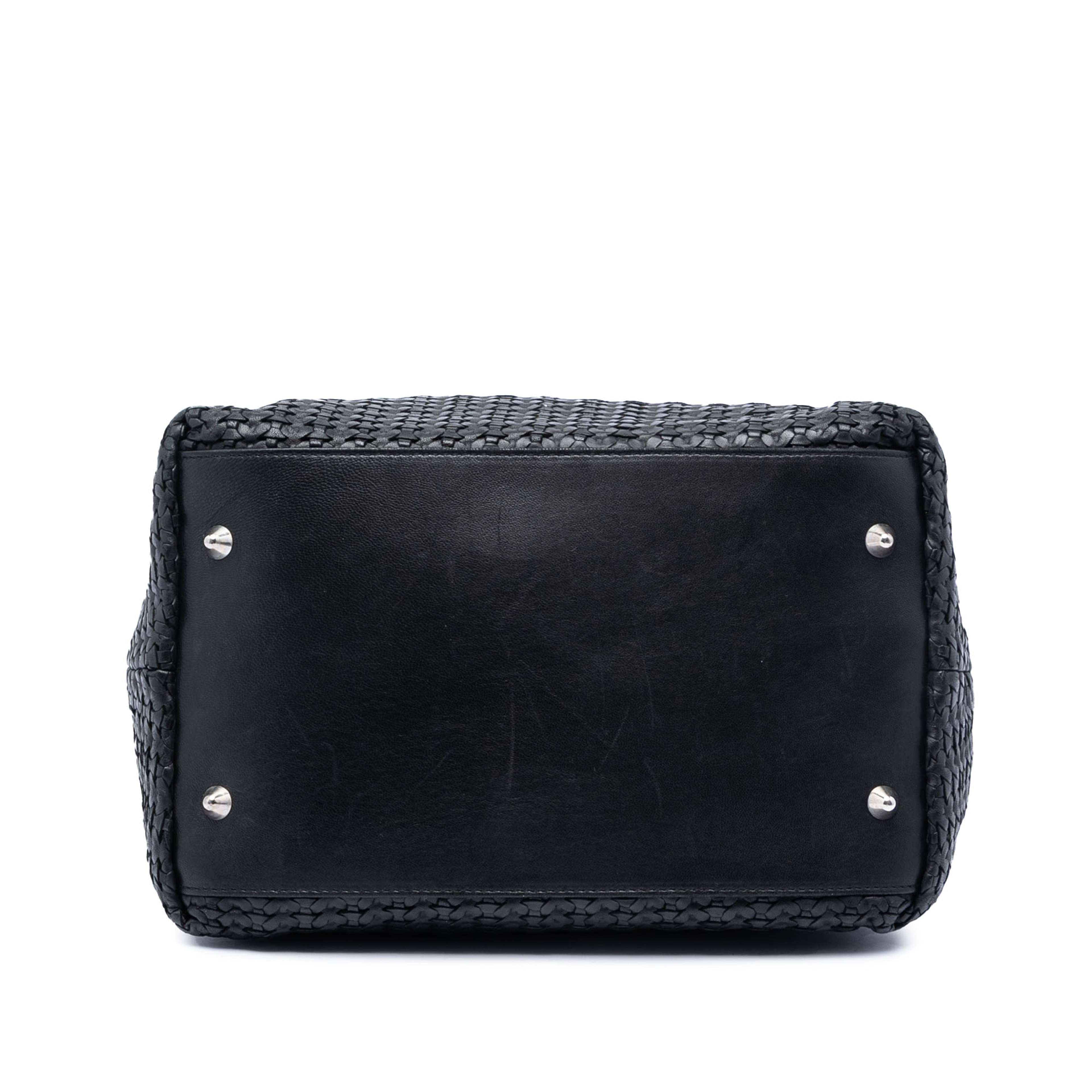 Dior Medium Woven Calfskin Soft Lady Dior, från Luxclusif, i färgen black. Klicka för att öppna bilden i stort format