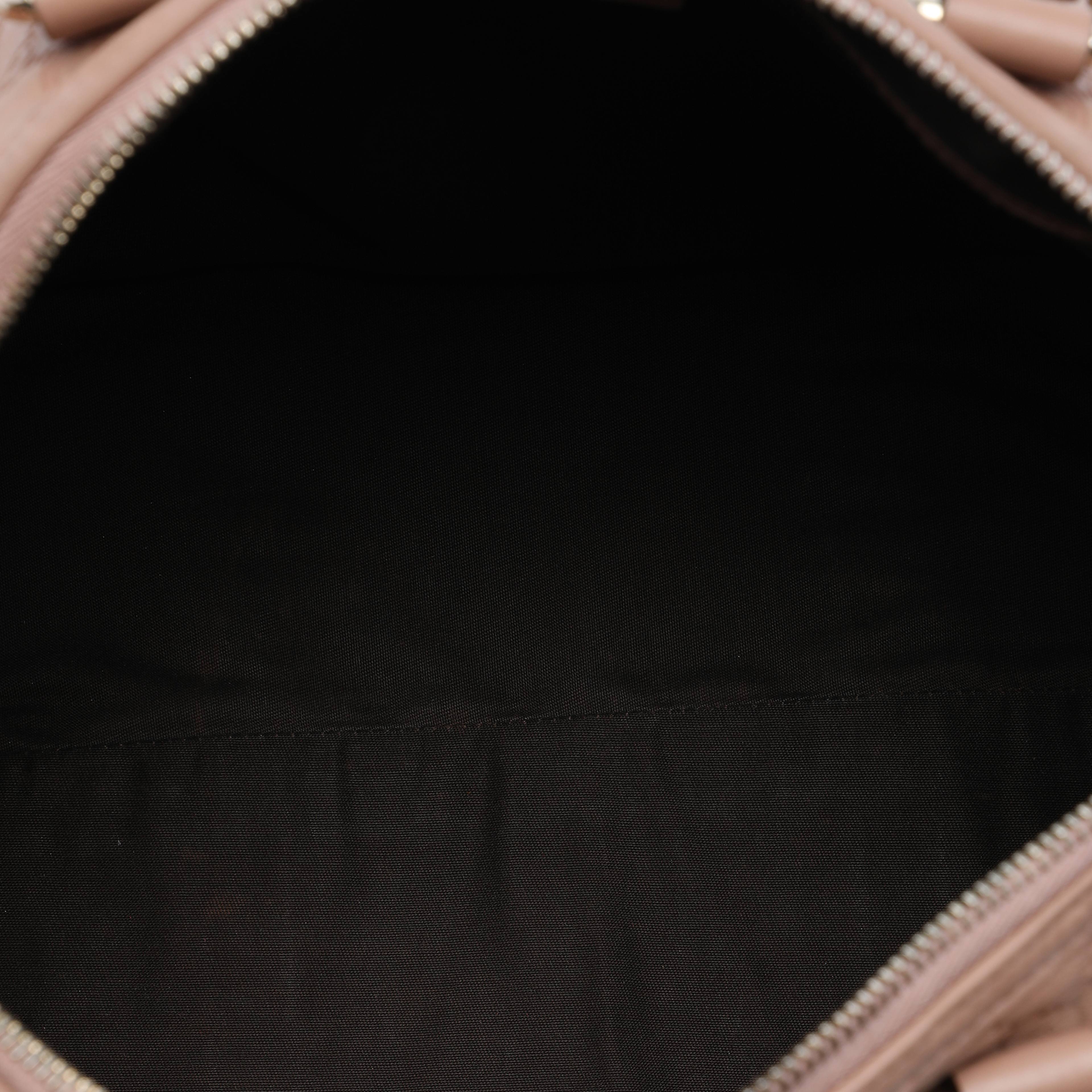 Gucci Medium Guccissima Joy Boston Bag, från Luxclusif, i färgen brun. Klicka för att öppna bilden i stort format