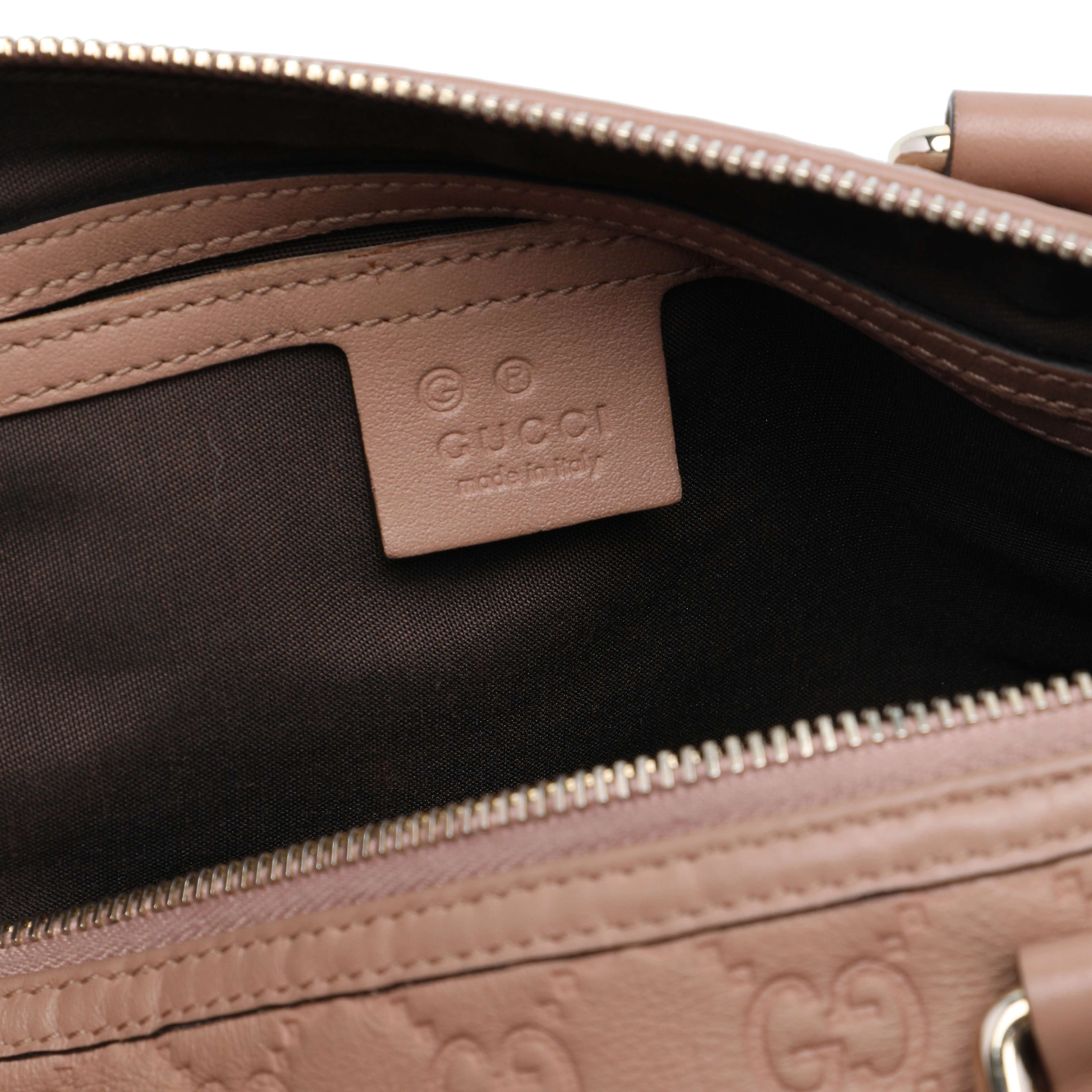 Gucci Medium Guccissima Joy Boston Bag, från Luxclusif, i färgen brun. Klicka för att öppna bilden i stort format