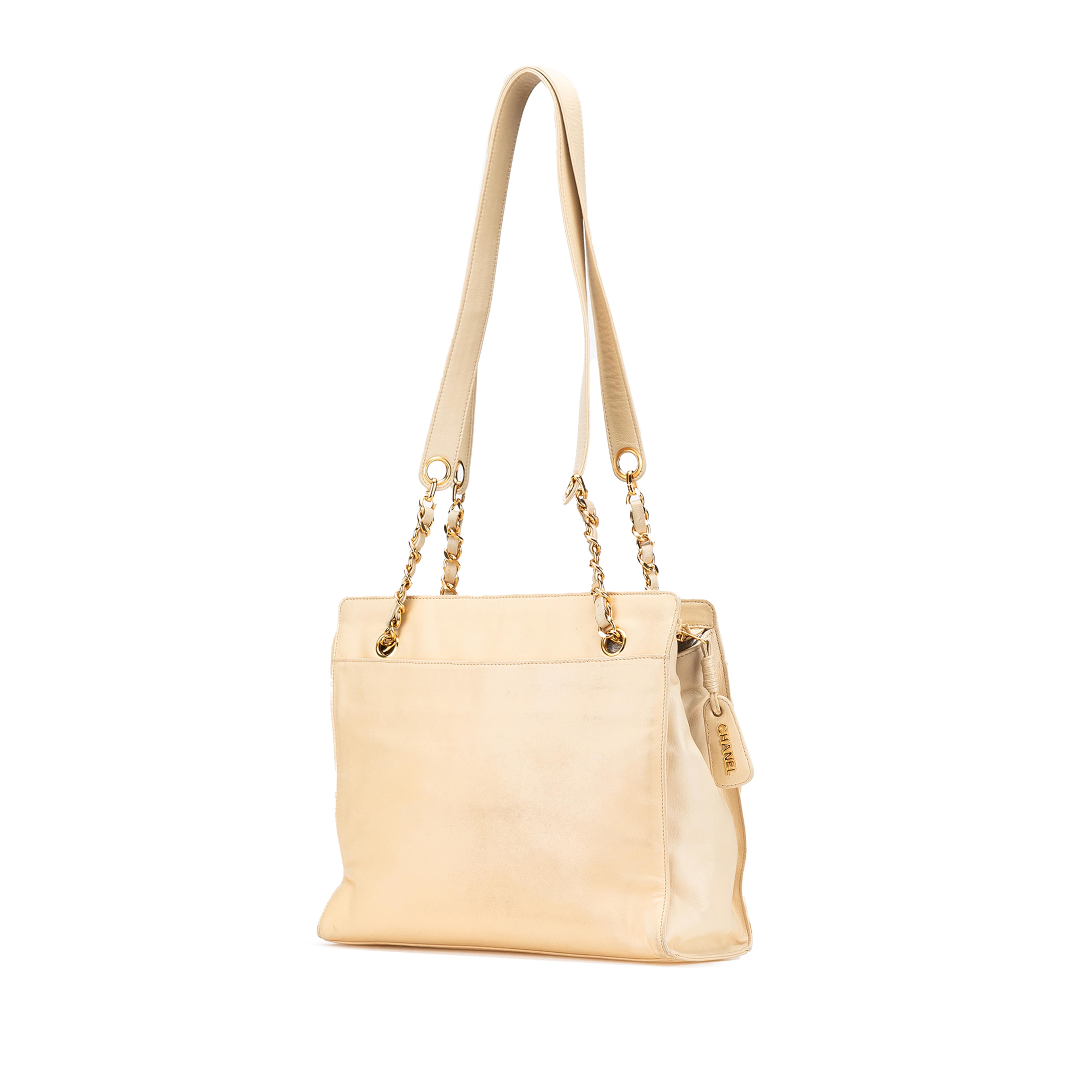 Chanel Cc Lambskin Chain Tote, från Luxclusif, i färgen brun. Klicka för att öppna bilden i stort format