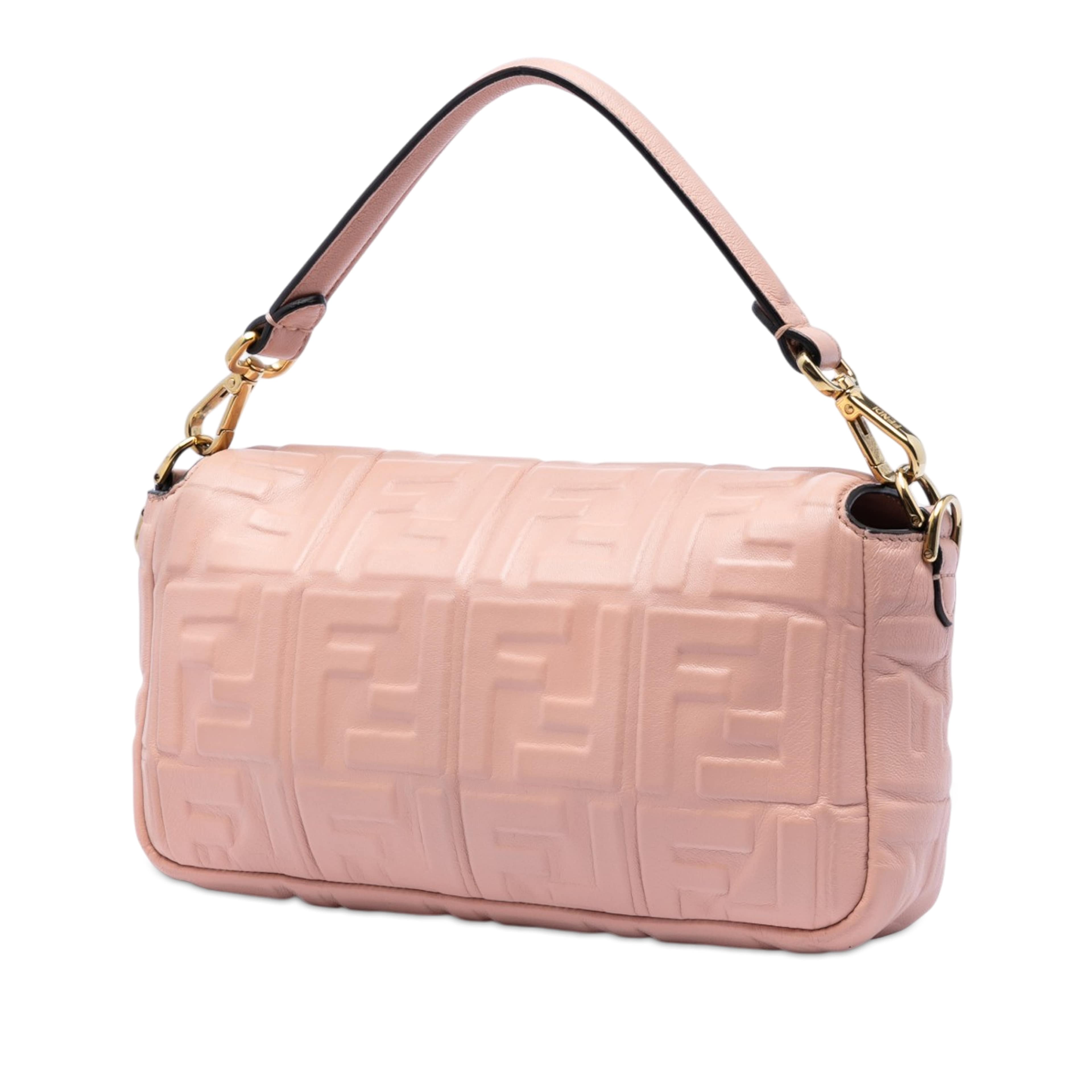Fendi Zucca Embossed Leather Baguette Satchel, från Luxclusif, i färgen rosa. Klicka för att öppna bilden i stort format