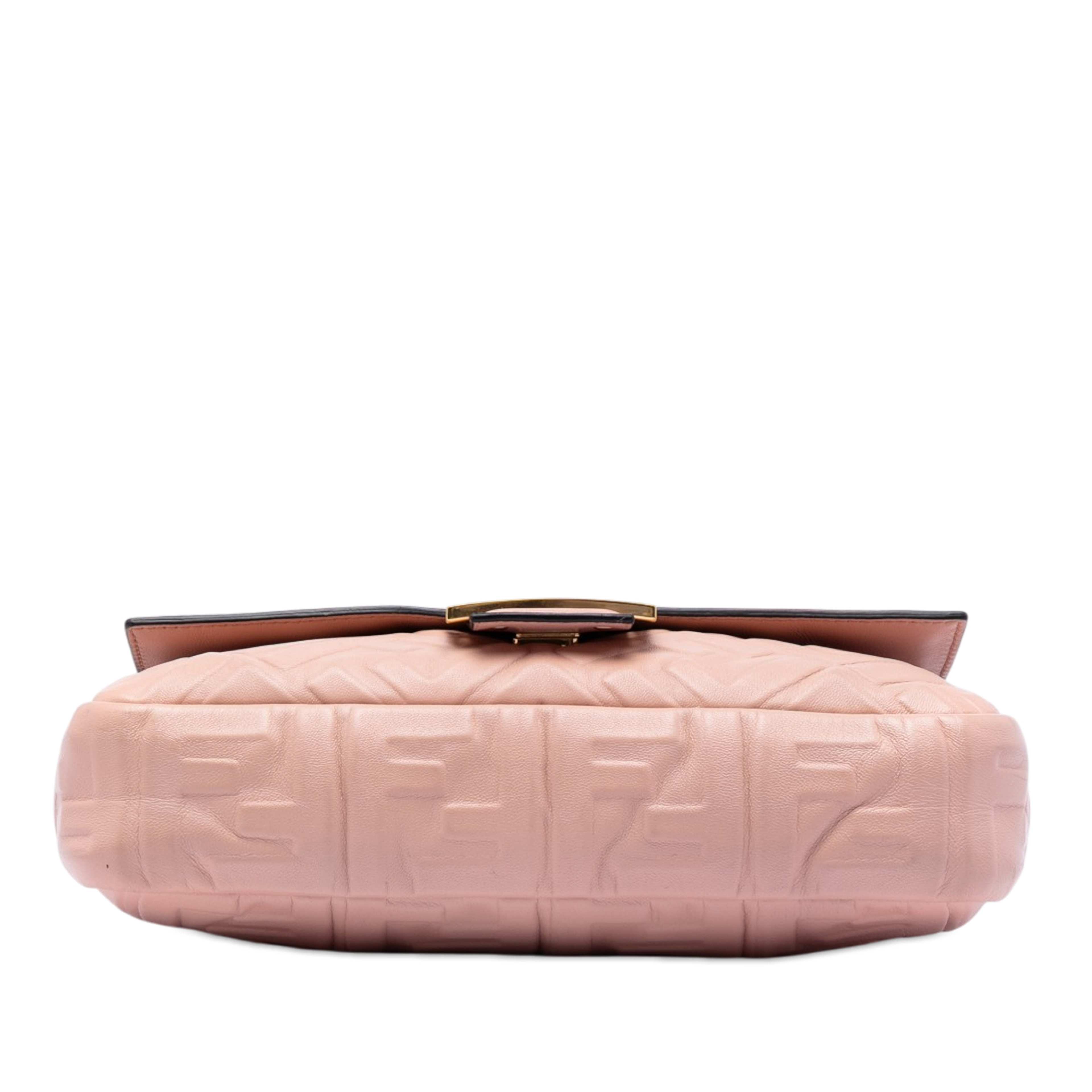 Fendi Zucca Embossed Leather Baguette Satchel, från Luxclusif, i färgen rosa. Klicka för att öppna bilden i stort format