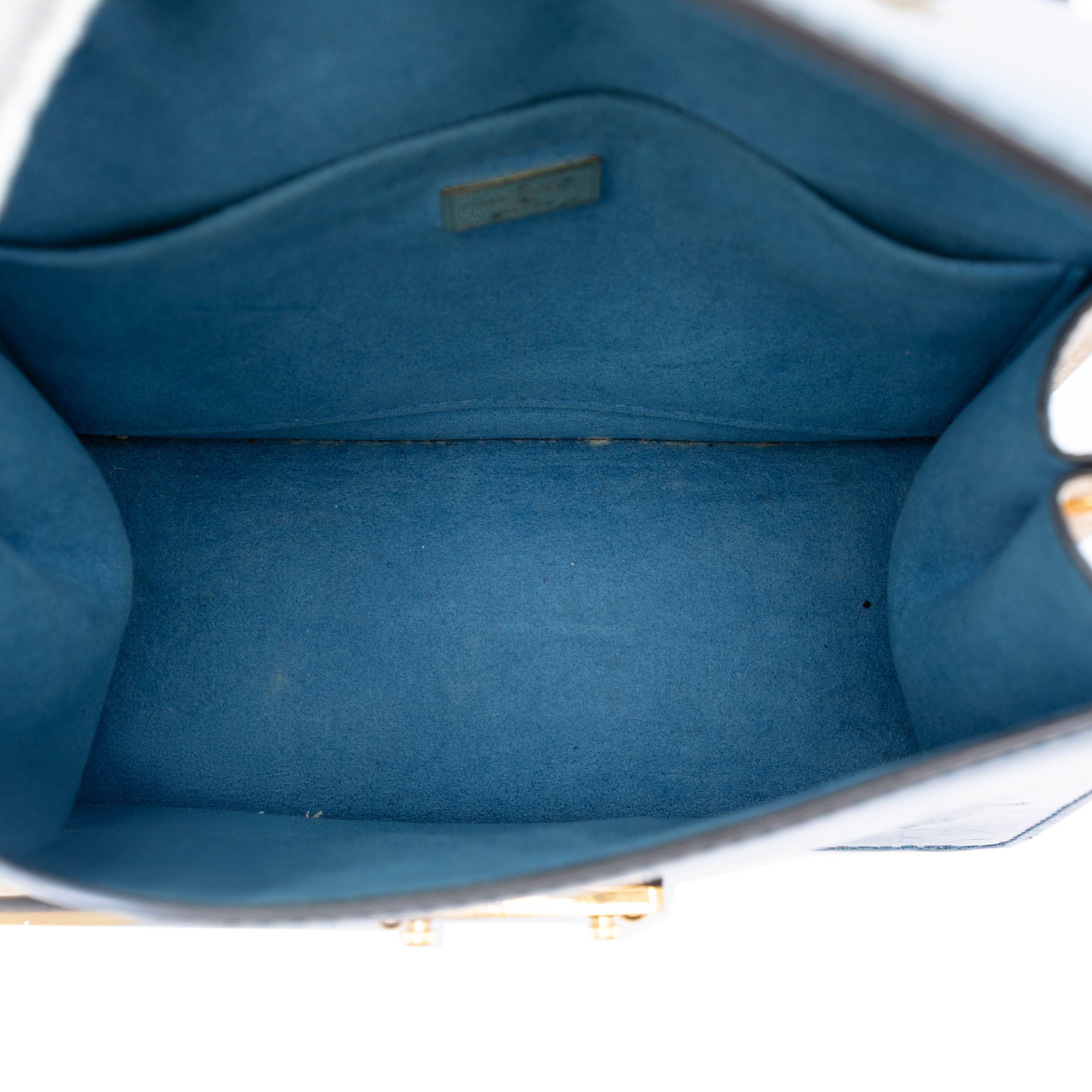 Louis Vuitton Monogram Vernis Spring Street, från Luxclusif, i färgen light blue. Klicka för att öppna bilden i stort format