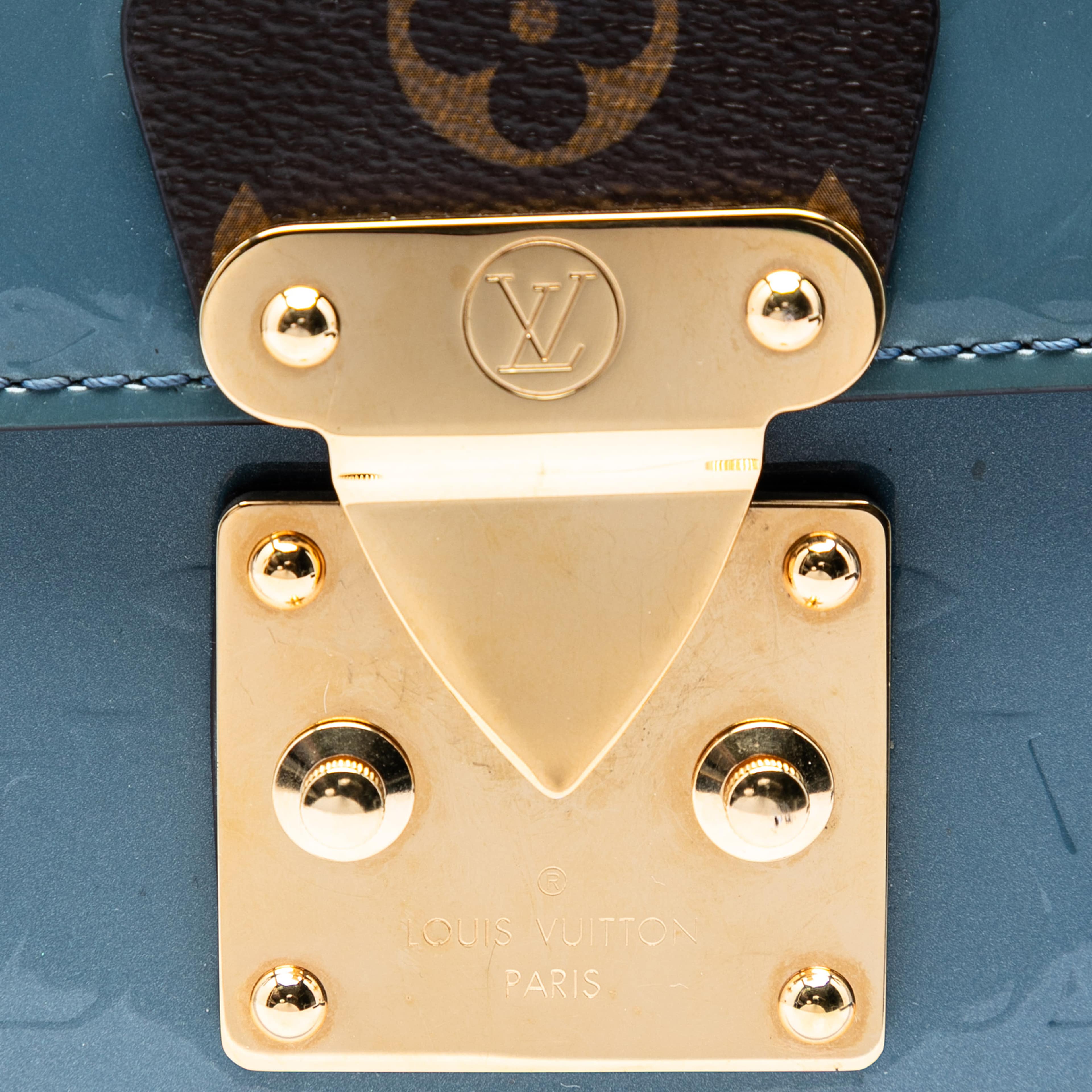 Louis Vuitton Monogram Vernis Spring Street, från Luxclusif, i färgen blå. Klicka för att öppna bilden i stort format