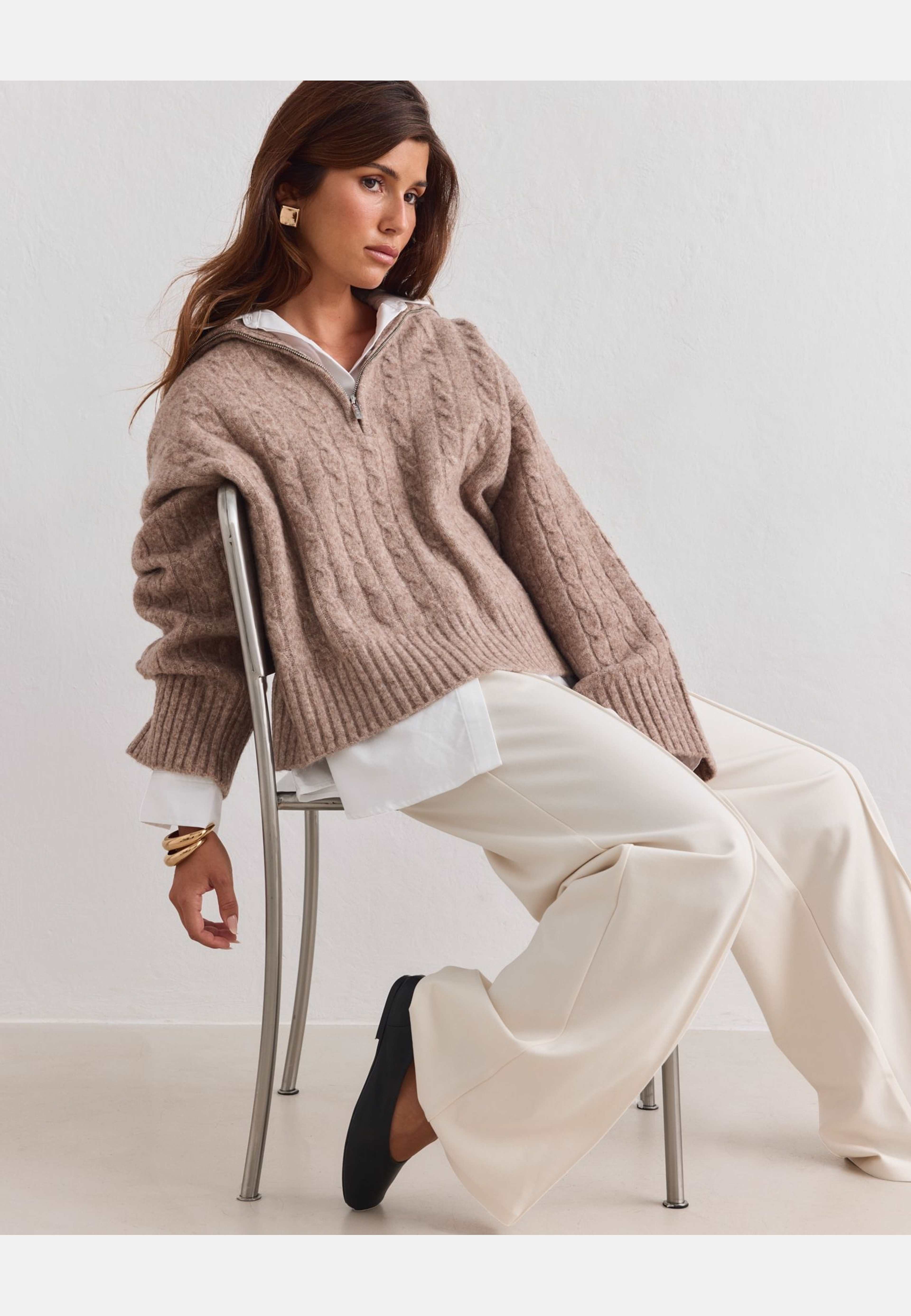 Oversized Cable Knit, från aim'n, i färgen hazelnut. Klicka för att öppna bilden i stort format