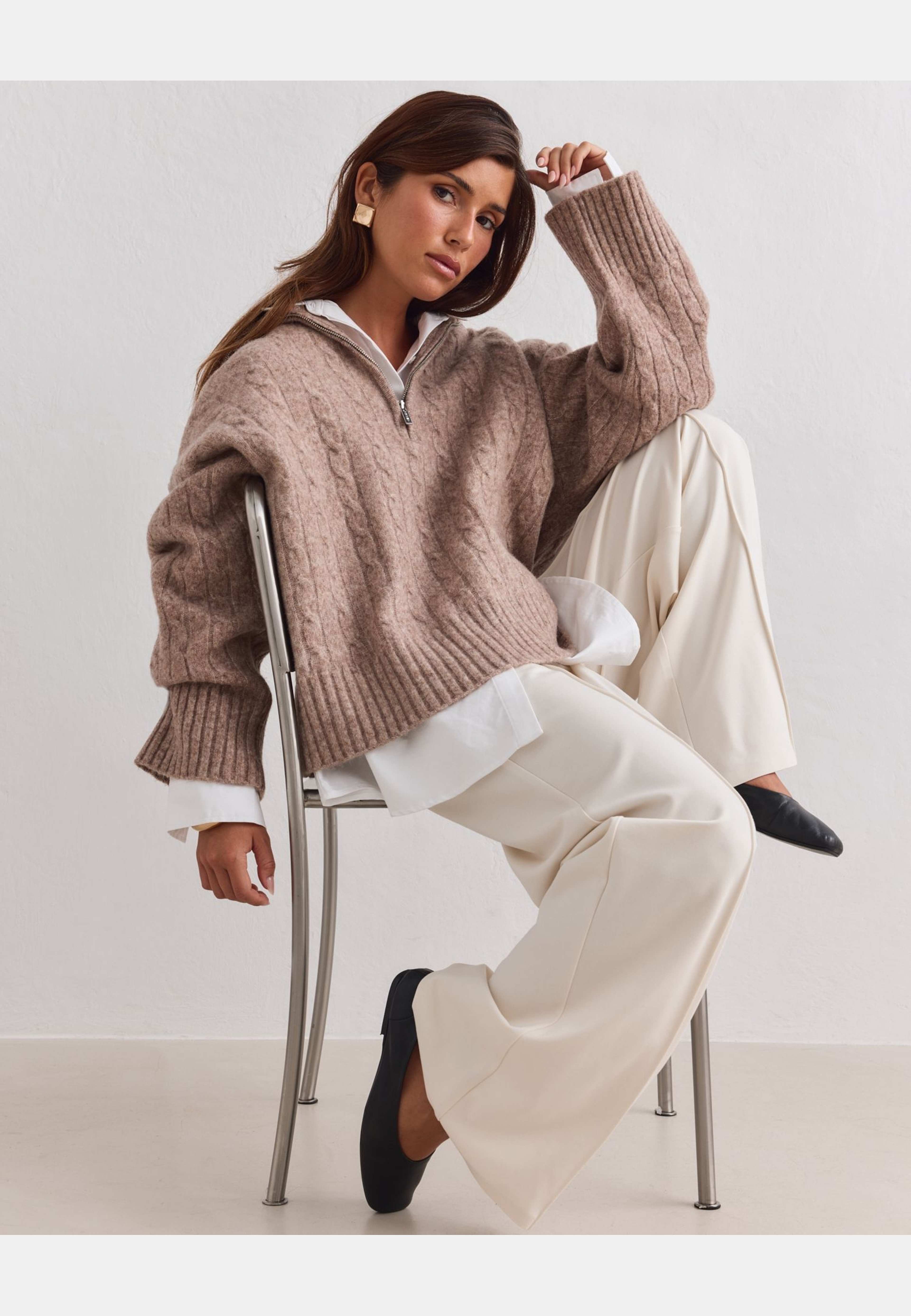 Oversized Cable Knit, från aim'n, i färgen hazelnut. Klicka för att öppna bilden i stort format