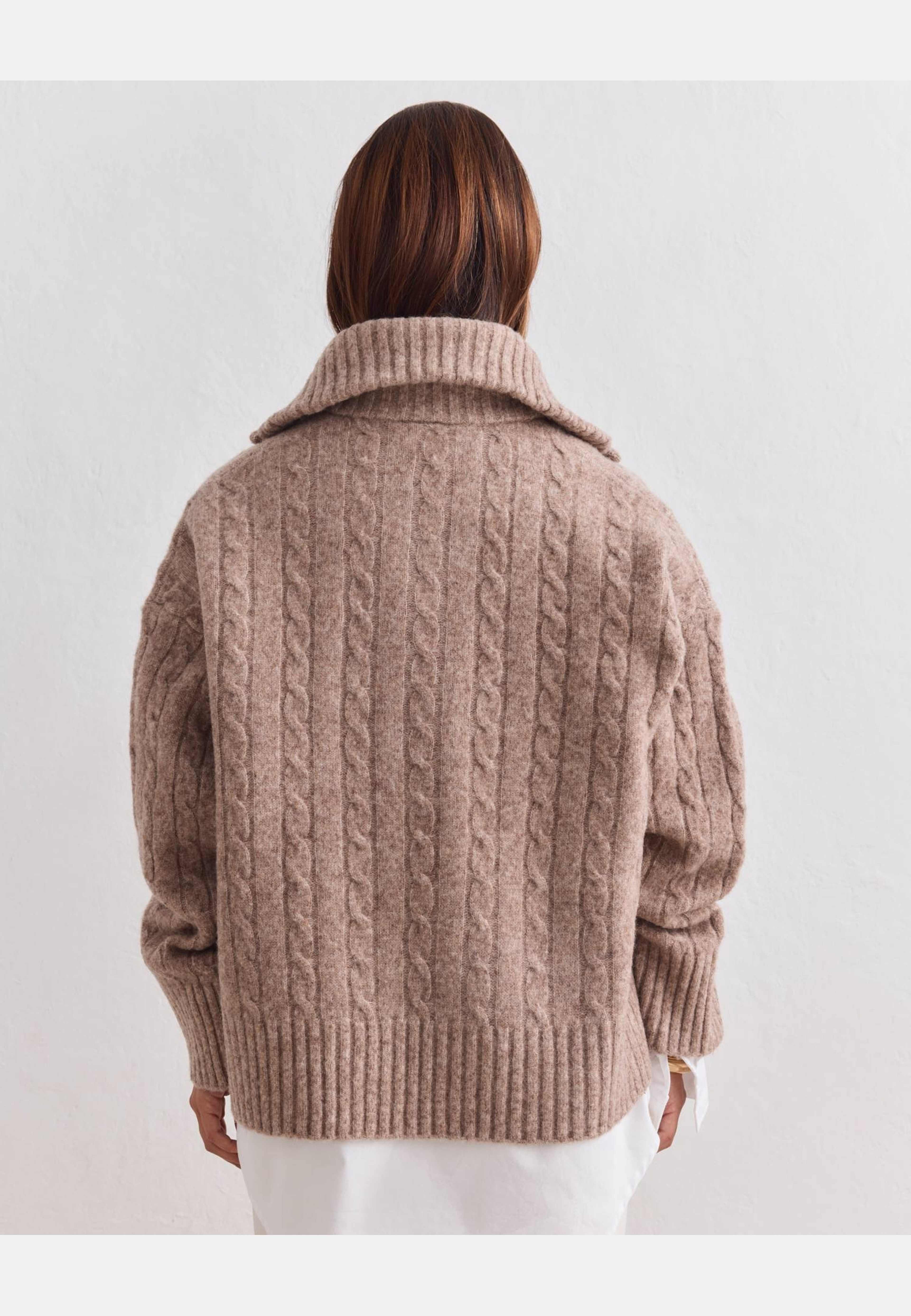 Oversized Cable Knit, från aim'n, i färgen hazelnut. Klicka för att öppna bilden i stort format