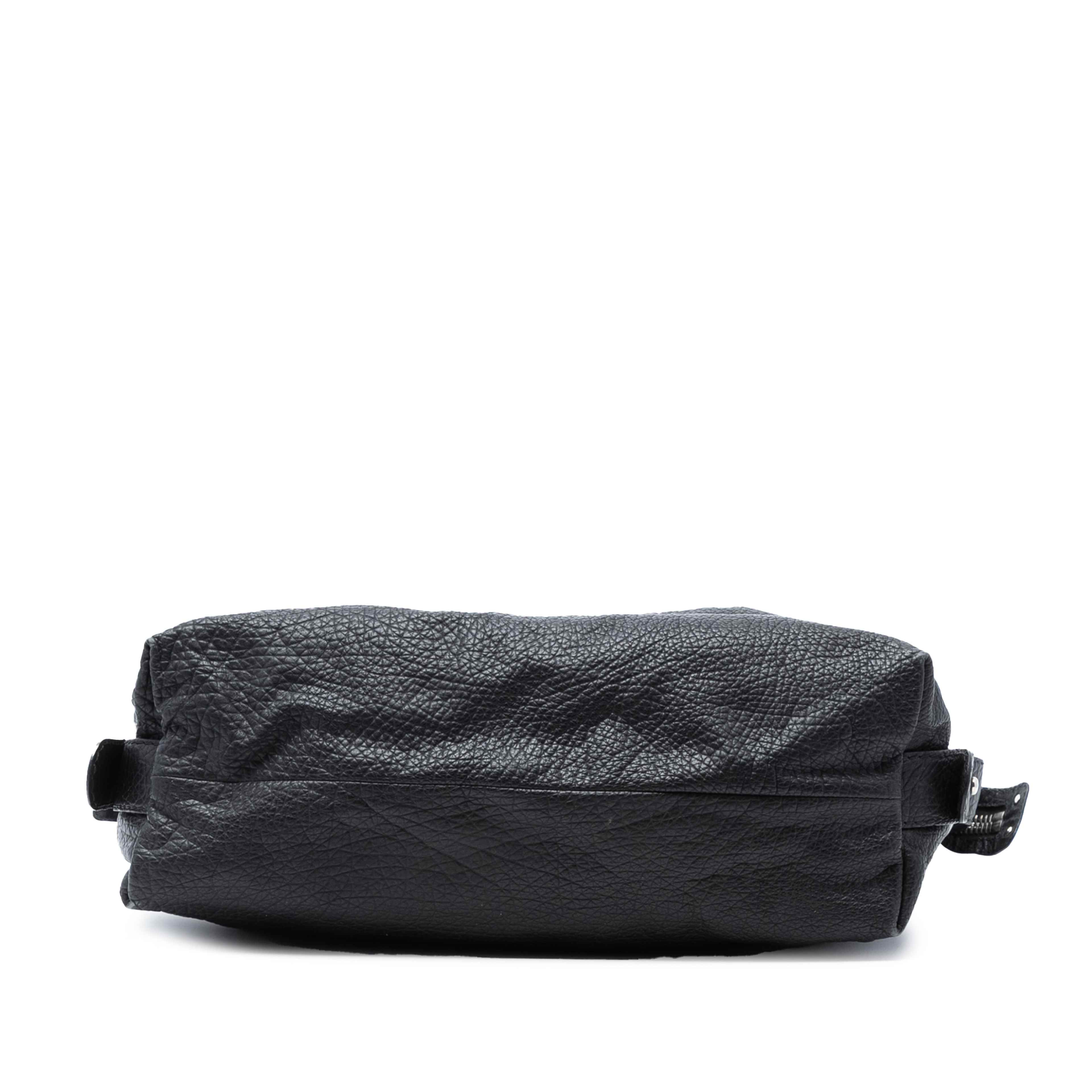 Gucci Large Leather Bamboo Bar Tote, från Luxclusif, i färgen black. Klicka för att öppna bilden i stort format