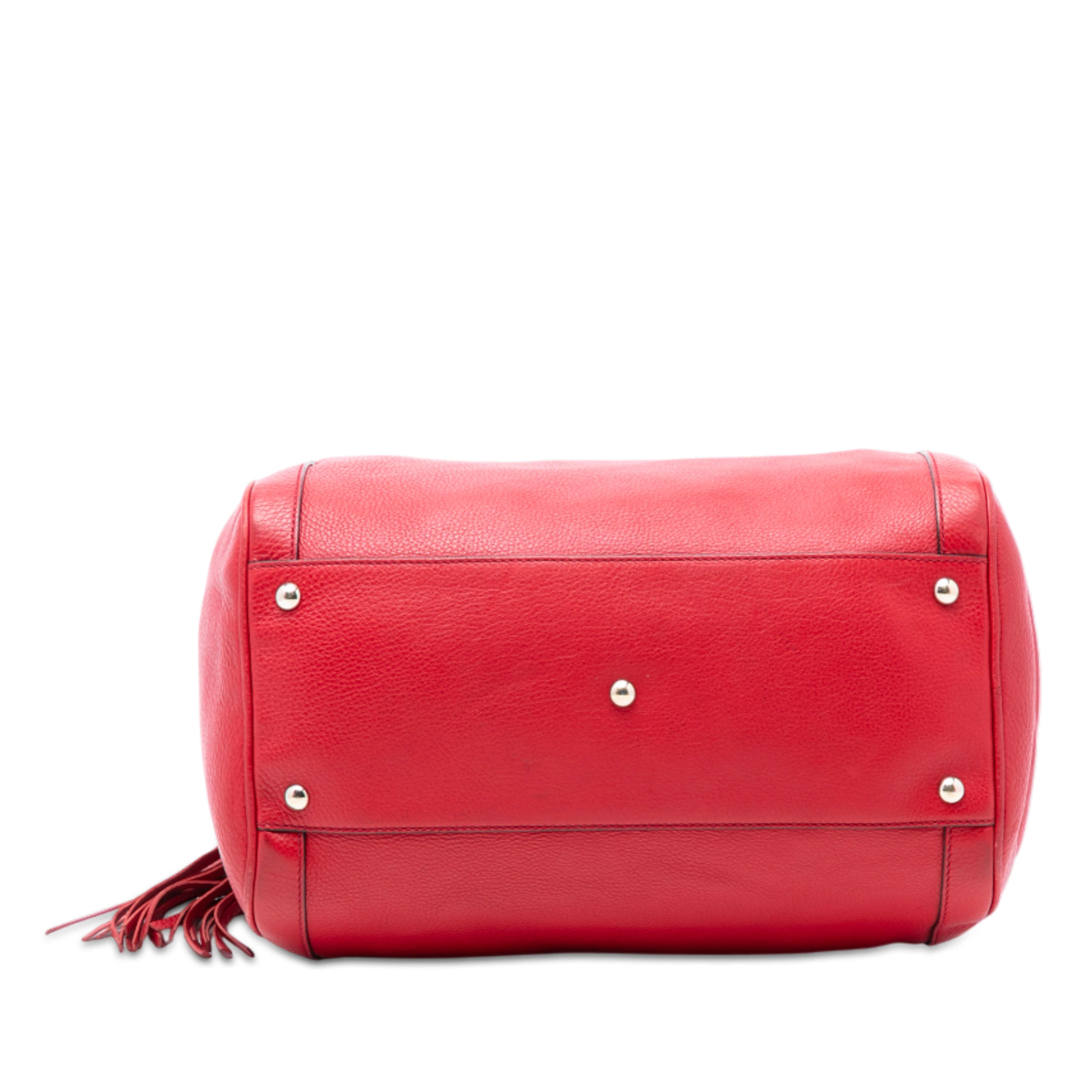 Gucci Medium Pebbled Calfskin Soho Boston Bag, från Luxclusif, i färgen röd. Klicka för att öppna bilden i stort format