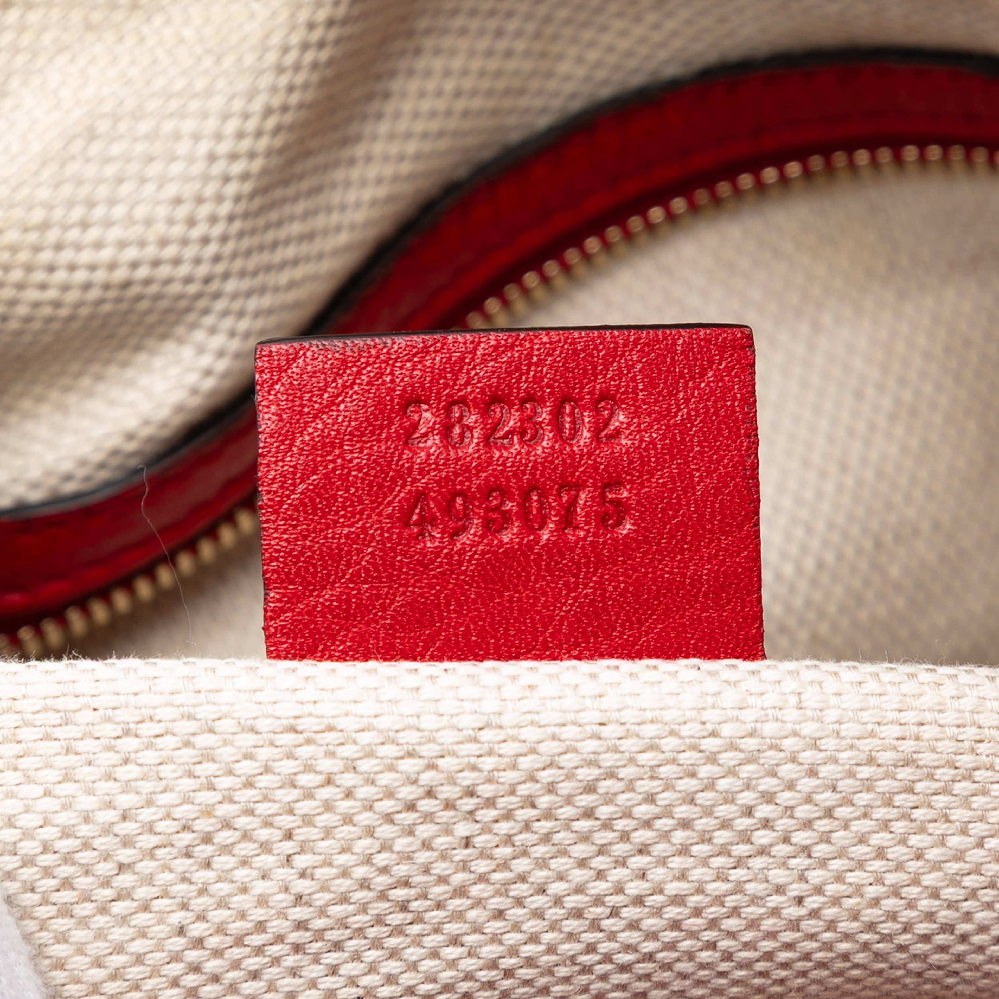 Gucci Medium Pebbled Calfskin Soho Boston Bag, från Luxclusif, i färgen red. Klicka för att öppna bilden i stort format