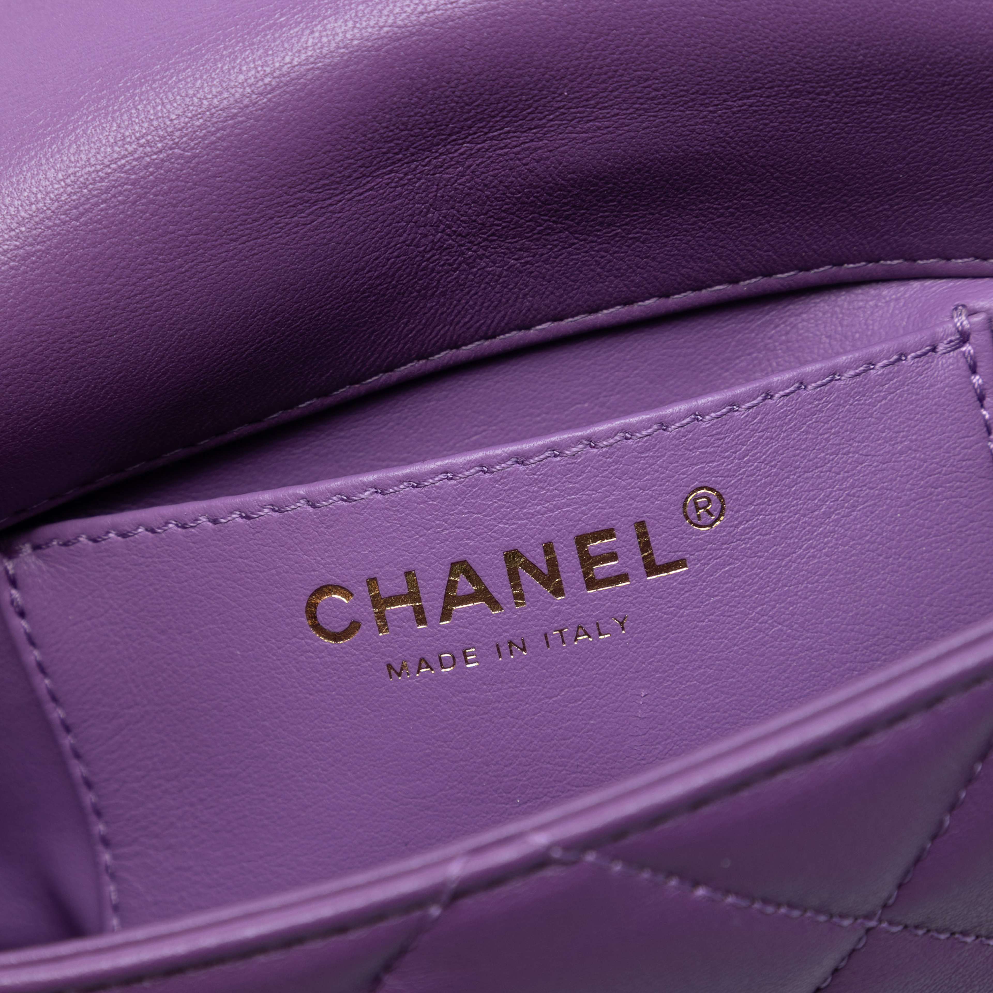 Chanel Mini Lambskin Triple Chain Full Flap, från Luxclusif, i färgen purple. Klicka för att öppna bilden i stort format