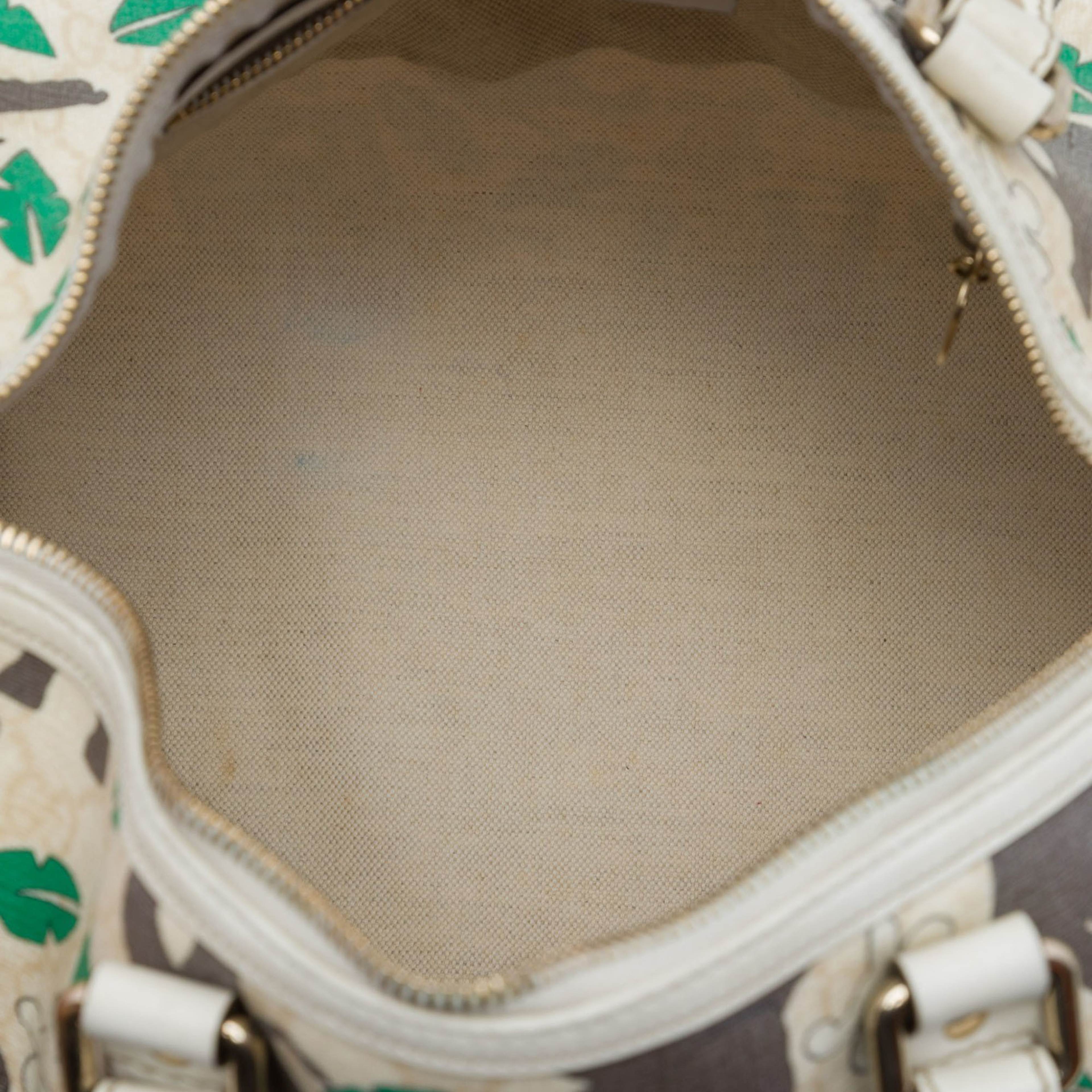 Gucci Limited Edition Medium Gg Supreme Snowman In Africa Joy Boston Bag, från Luxclusif, i färgen beige. Klicka för att öppna bilden i stort format