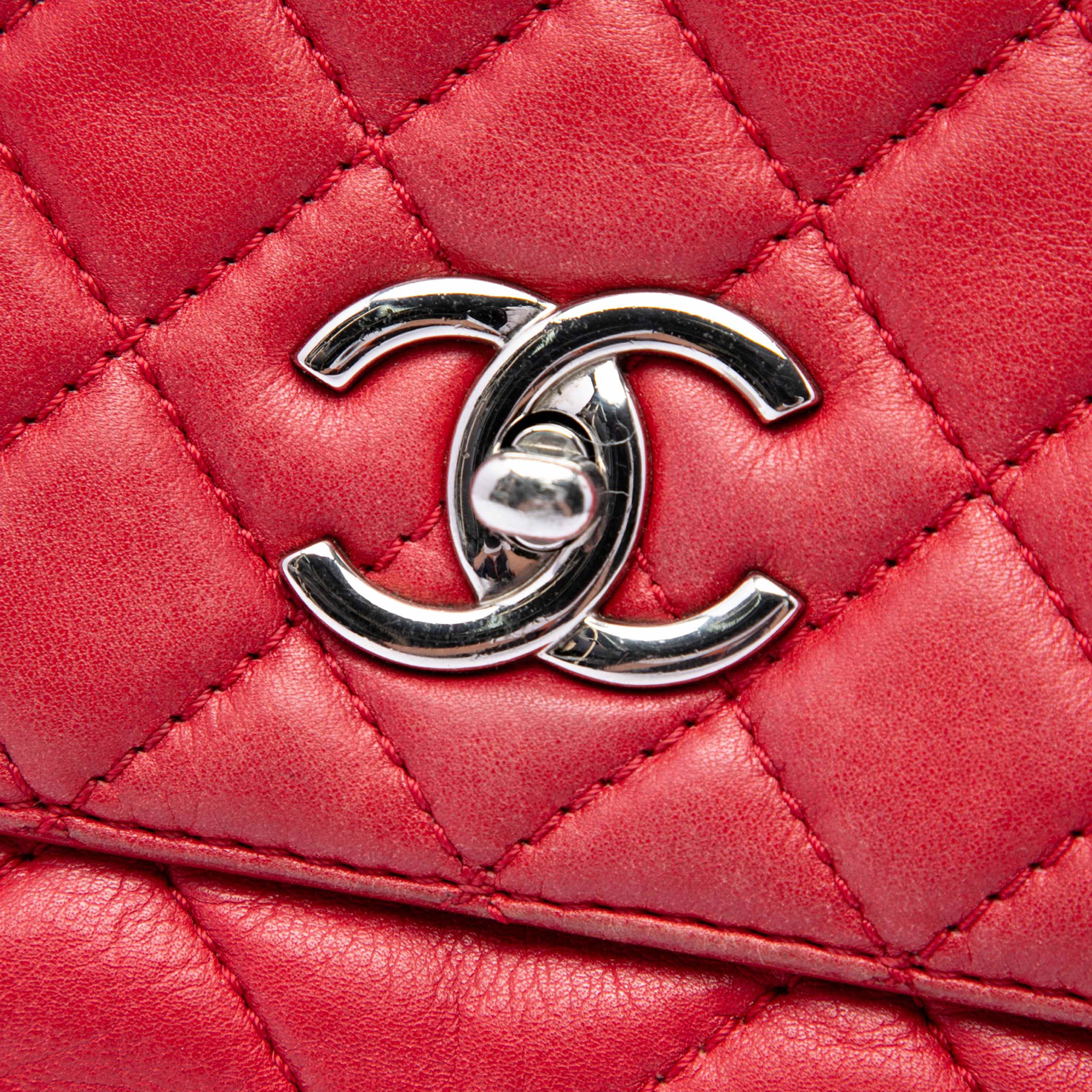 Chanel Cc Quilted Calfskin In The Business Flap, från Luxclusif, i färgen röd. Klicka för att öppna bilden i stort format