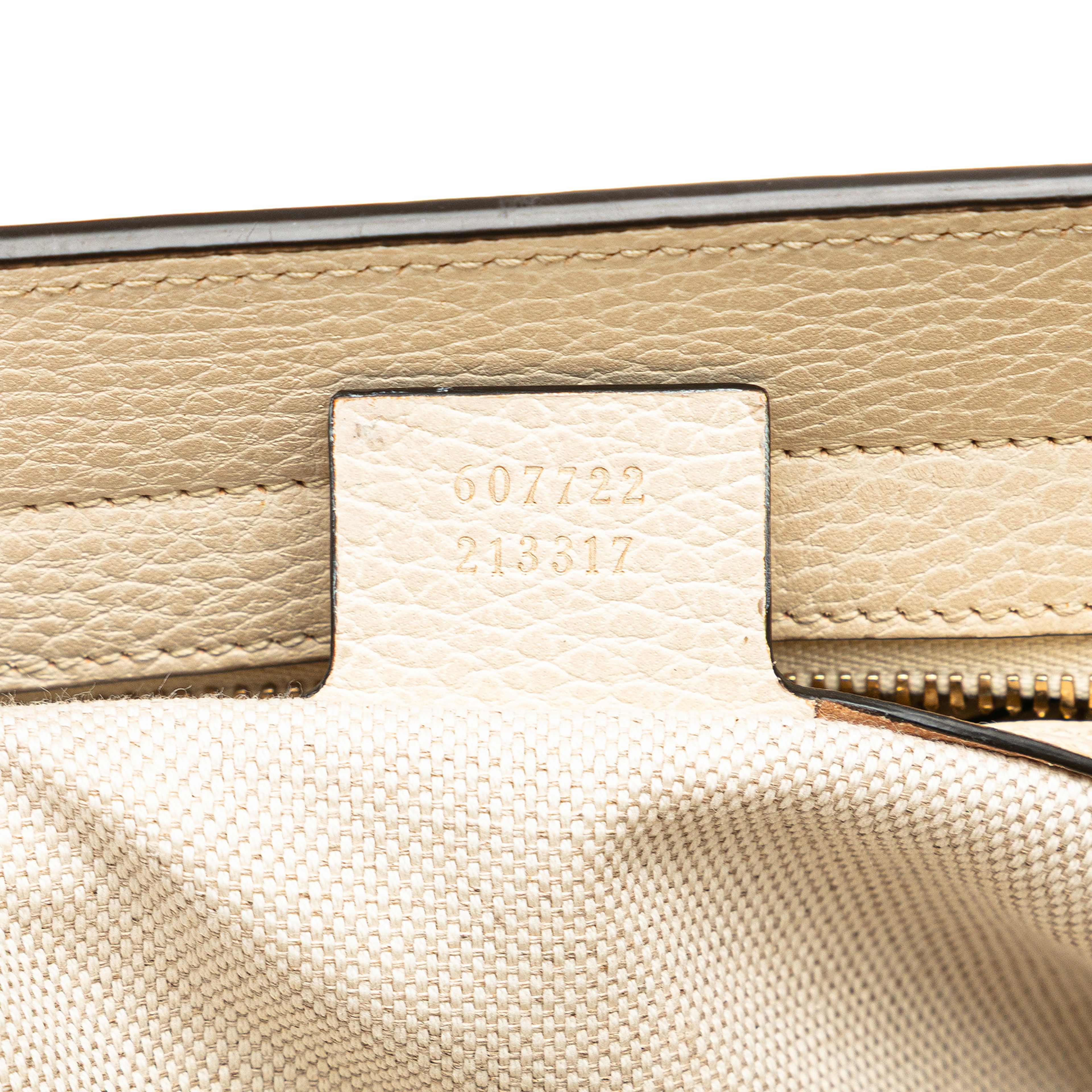 Gucci Medium Dollar Calf Soho Top Handle Convertible Tote, från Luxclusif, i färgen ivory. Klicka för att öppna bilden i stort format