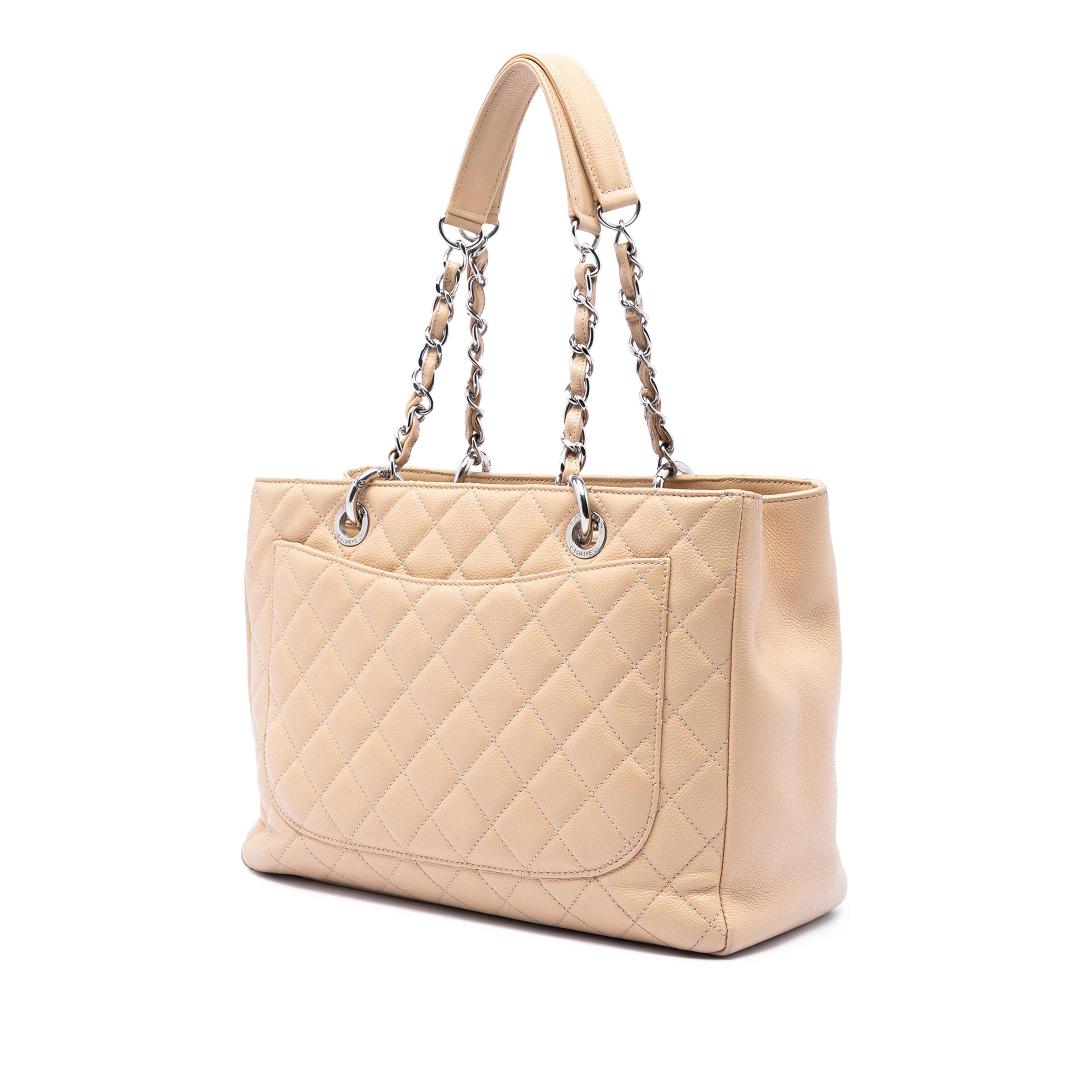 Chanel Caviar Grand Shopping Tote, från Luxclusif, i färgen brun. Klicka för att öppna bilden i stort format