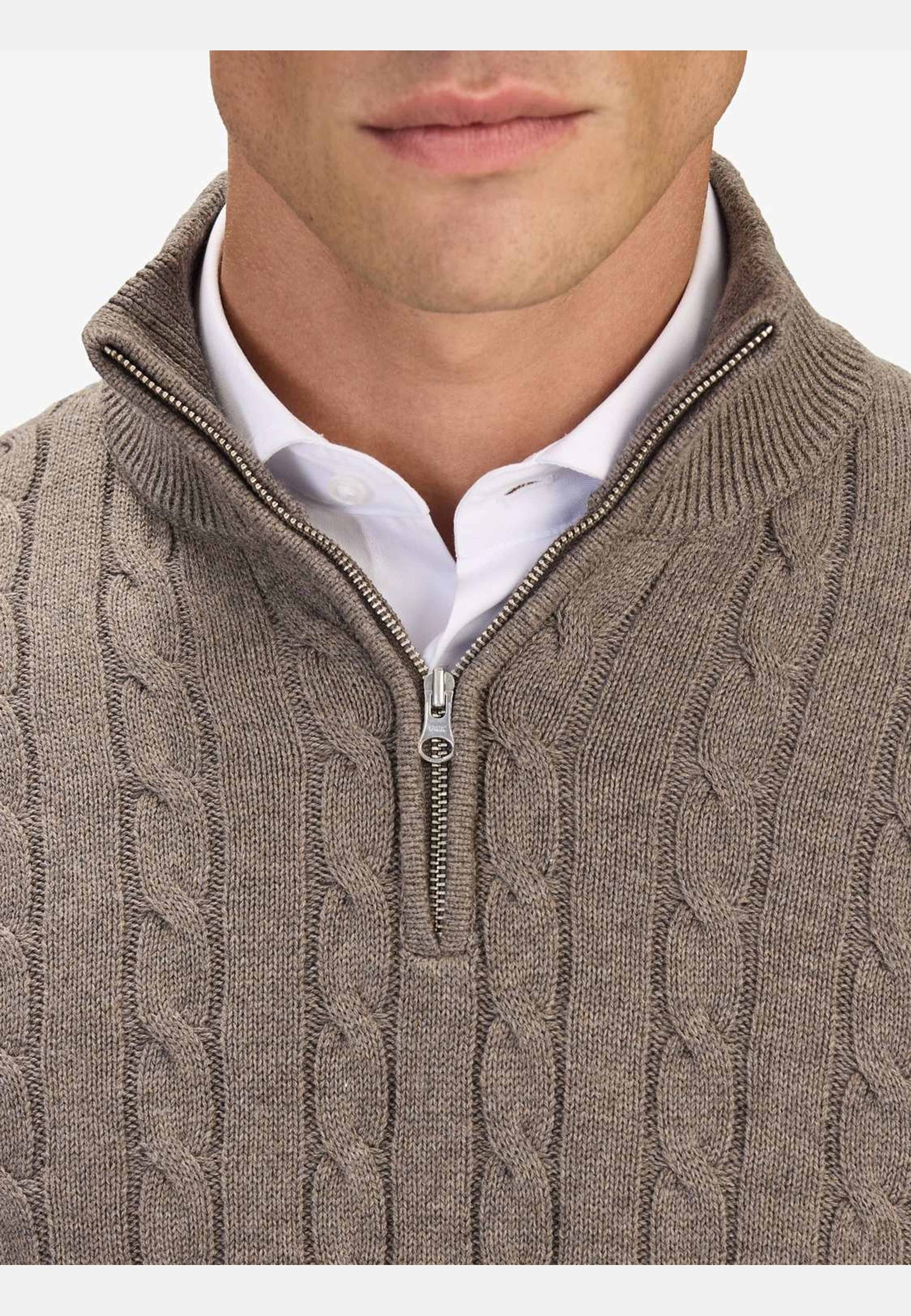 Cotton Cable Knitted Half Zipper Sweater (vidar), från John Henric, i färgen mid brown. Klicka för att öppna bilden i stort format