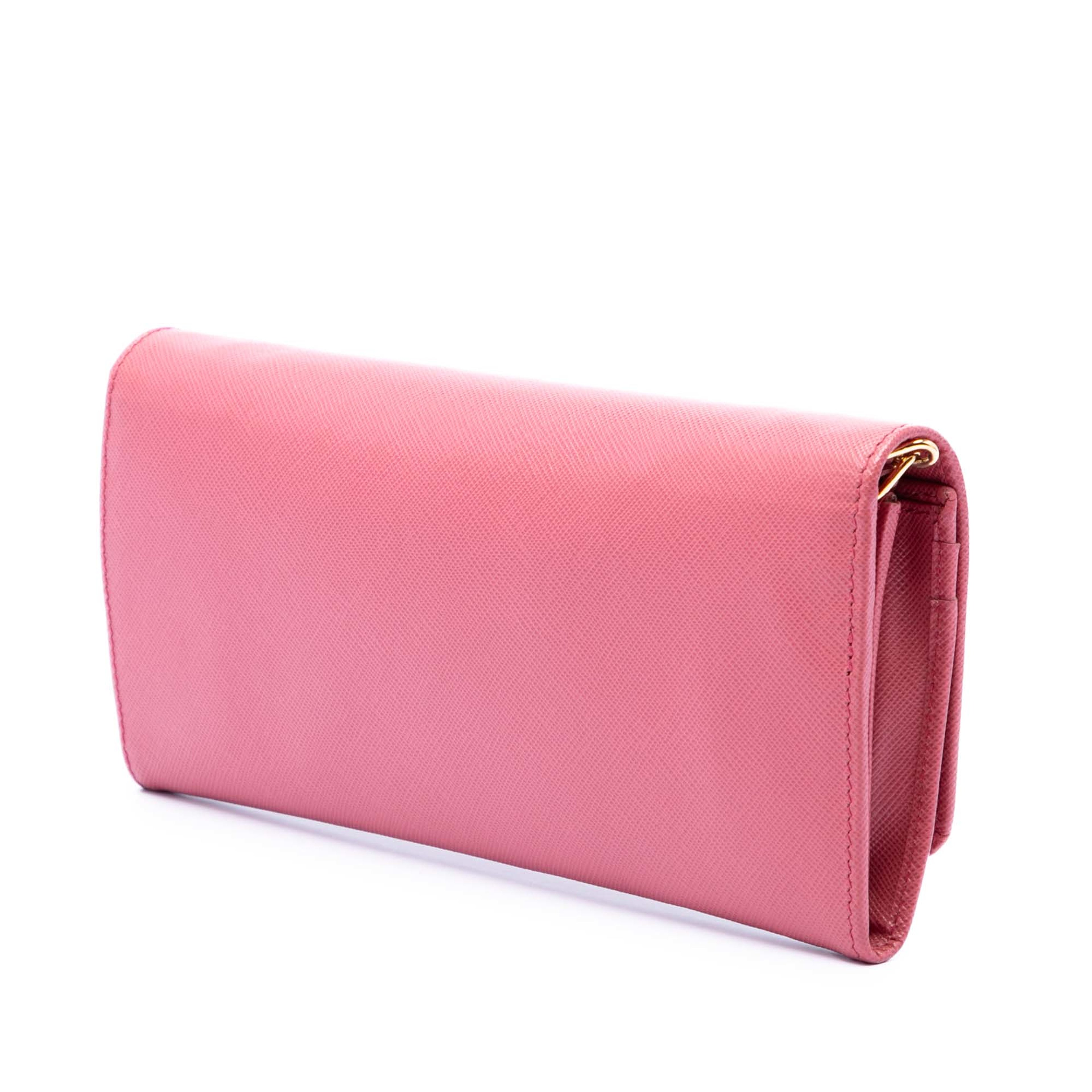 Prada Saffiano Wallet On Chain, från Luxclusif, i färgen pink. Klicka för att öppna bilden i stort format