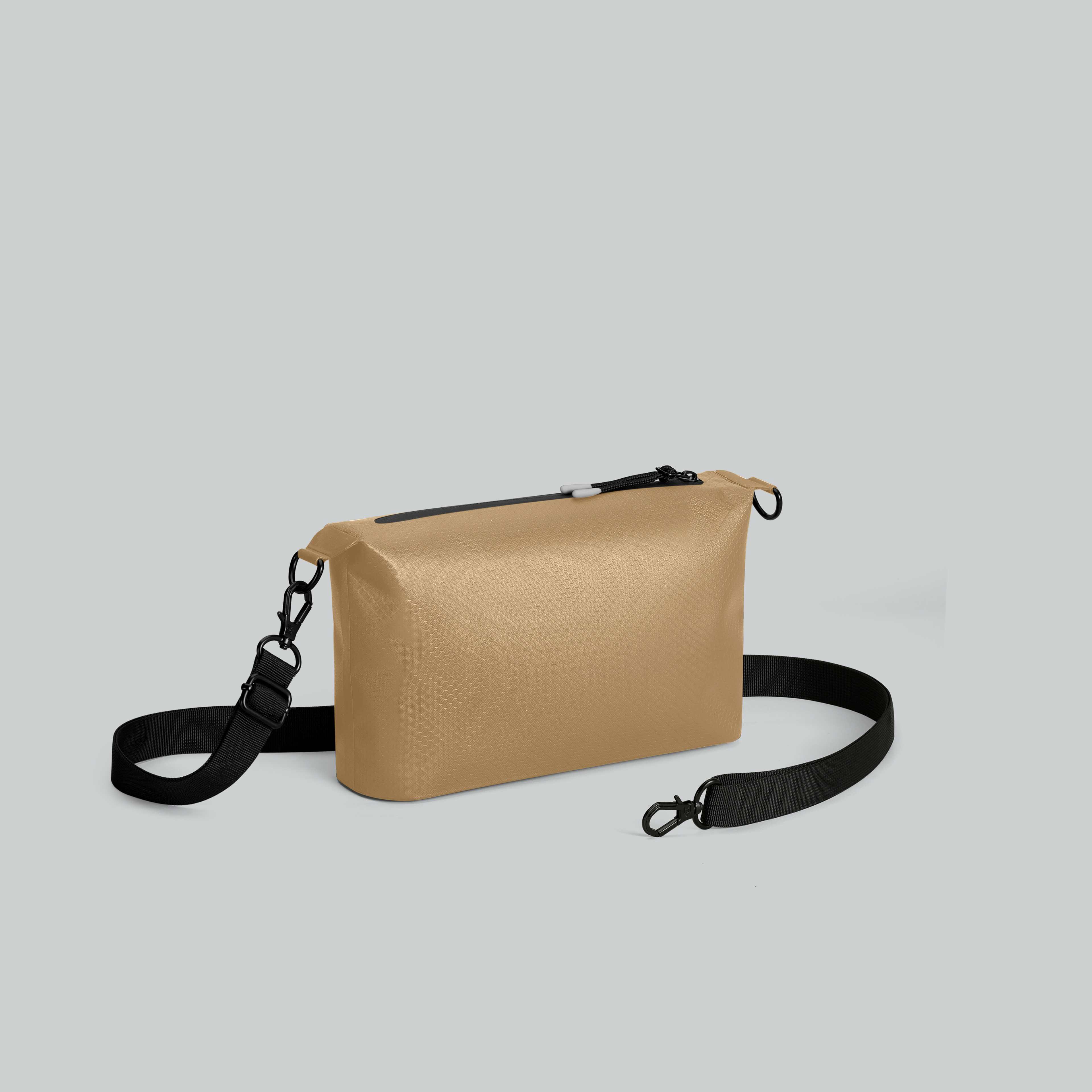 Lightweight Duoseal Crossbody, från Gaston Luga, i färgen latte.